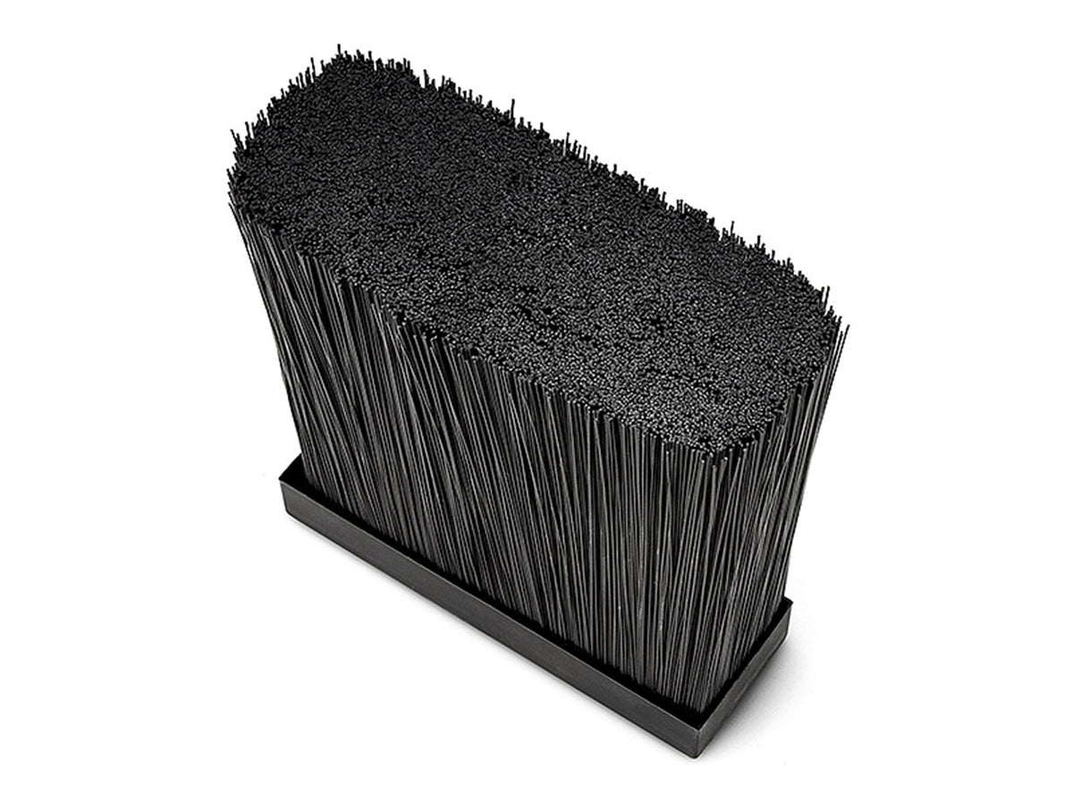 Gummibaum Messerblock schräg, m. flex. Einsatz, 29x9x22 cm in Braun präsentiert im Onlineshop von KAQTU Design AG. Messerblock ist von Continenta