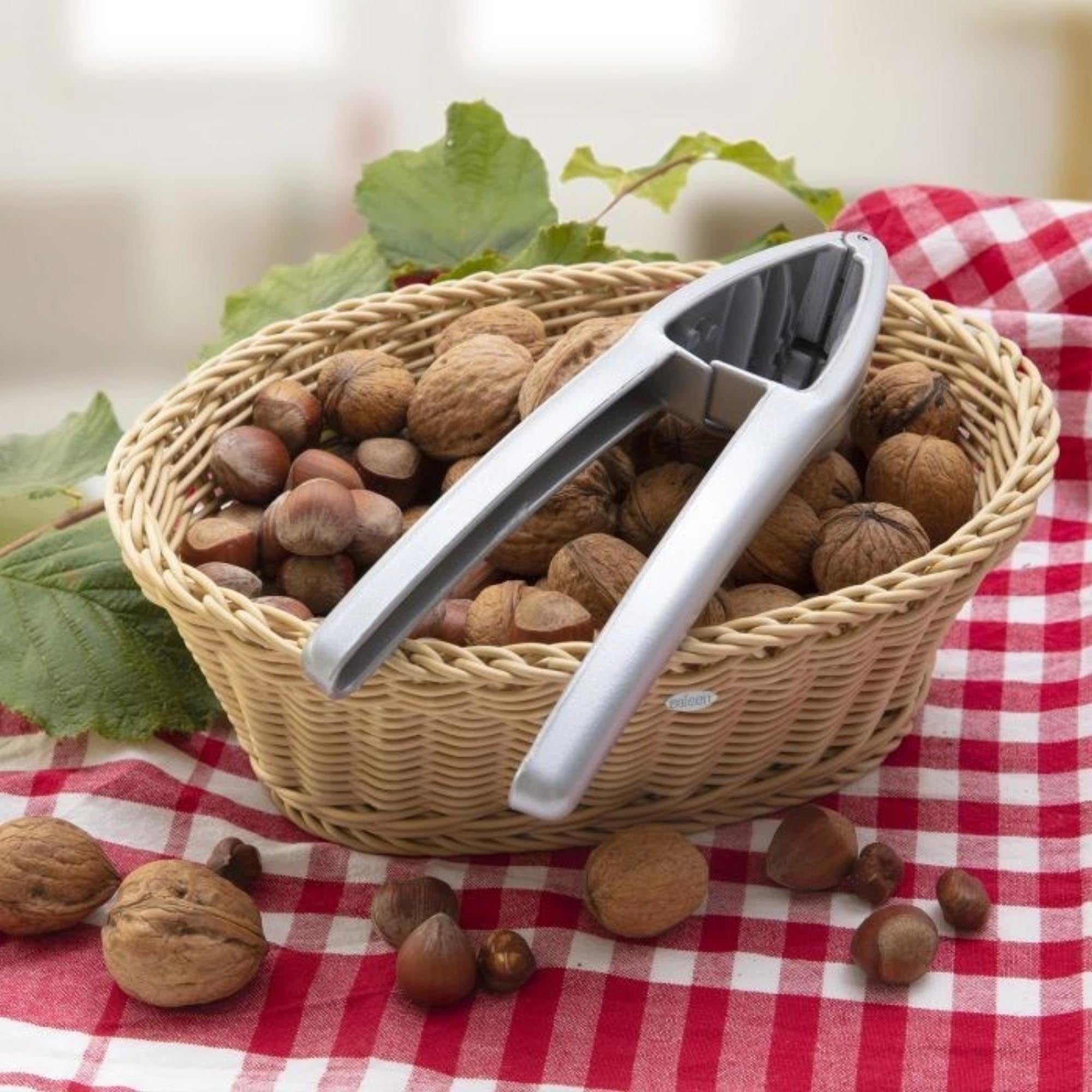 Der Nussknacker Coco von Westmark (20,5x8x4,5 cm) ist ein praktisches und stabiles Werkzeug, perfekt für das einfache Knacken von Nüssen.