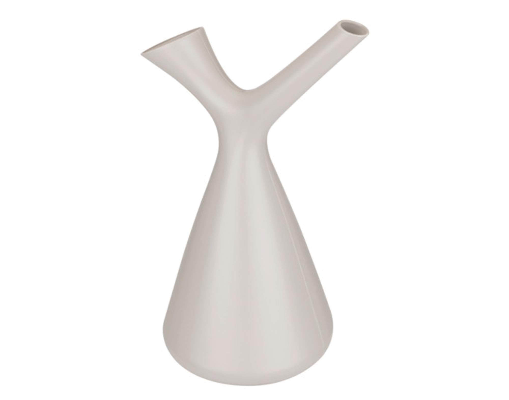 Entdecken Sie die ELHO Giesskanne Plunge in warm grey (1.7 l) – nachhaltig, ergonomisch und ideal für präzise Pflanzenbewässerung.