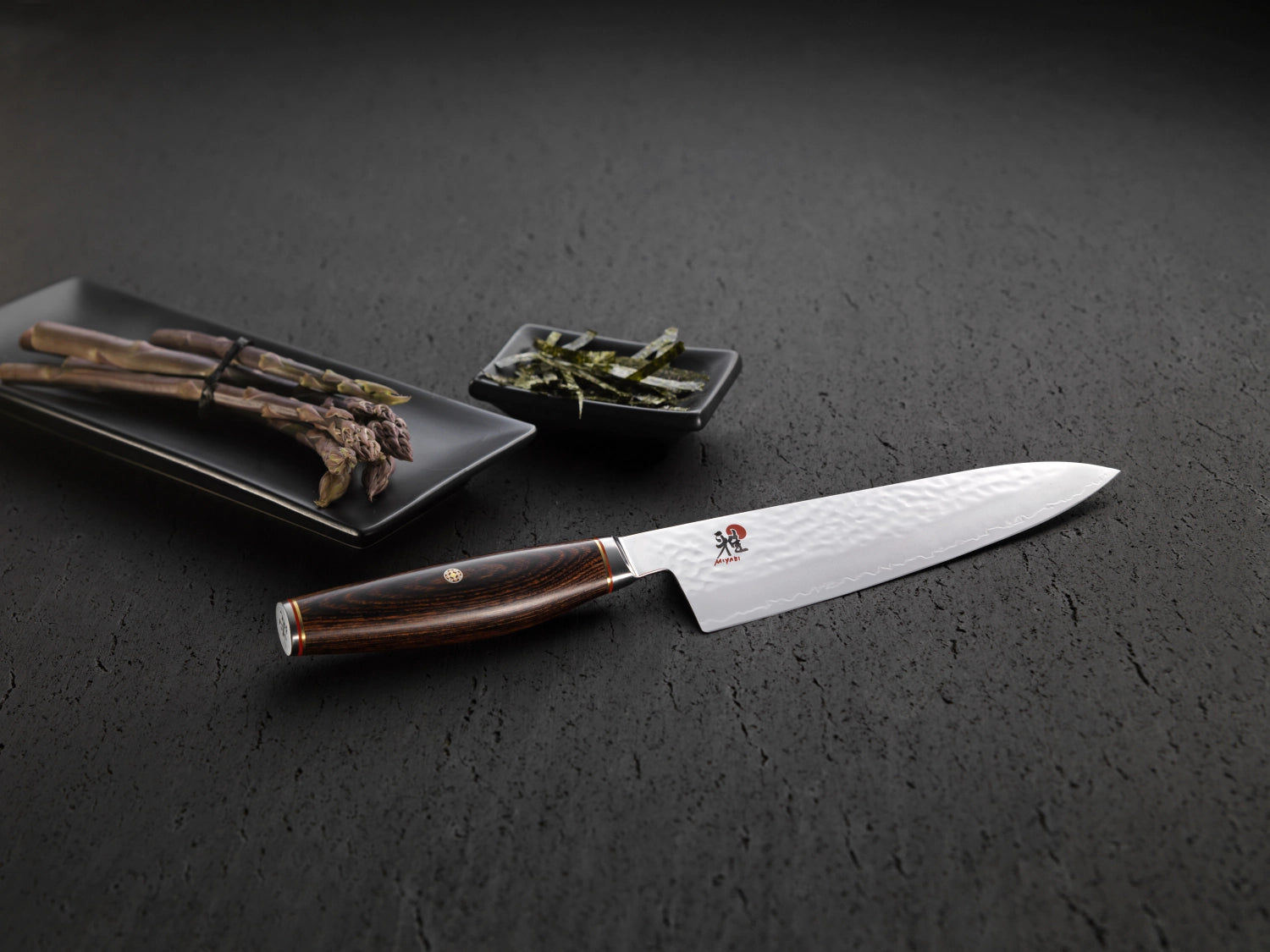 Hochwertiges MIYABI 6000MCT Shotoh Damastmesser, 130mm, ideal für präzises Schneiden, vereint Funktionalität und ästhetisches Design.