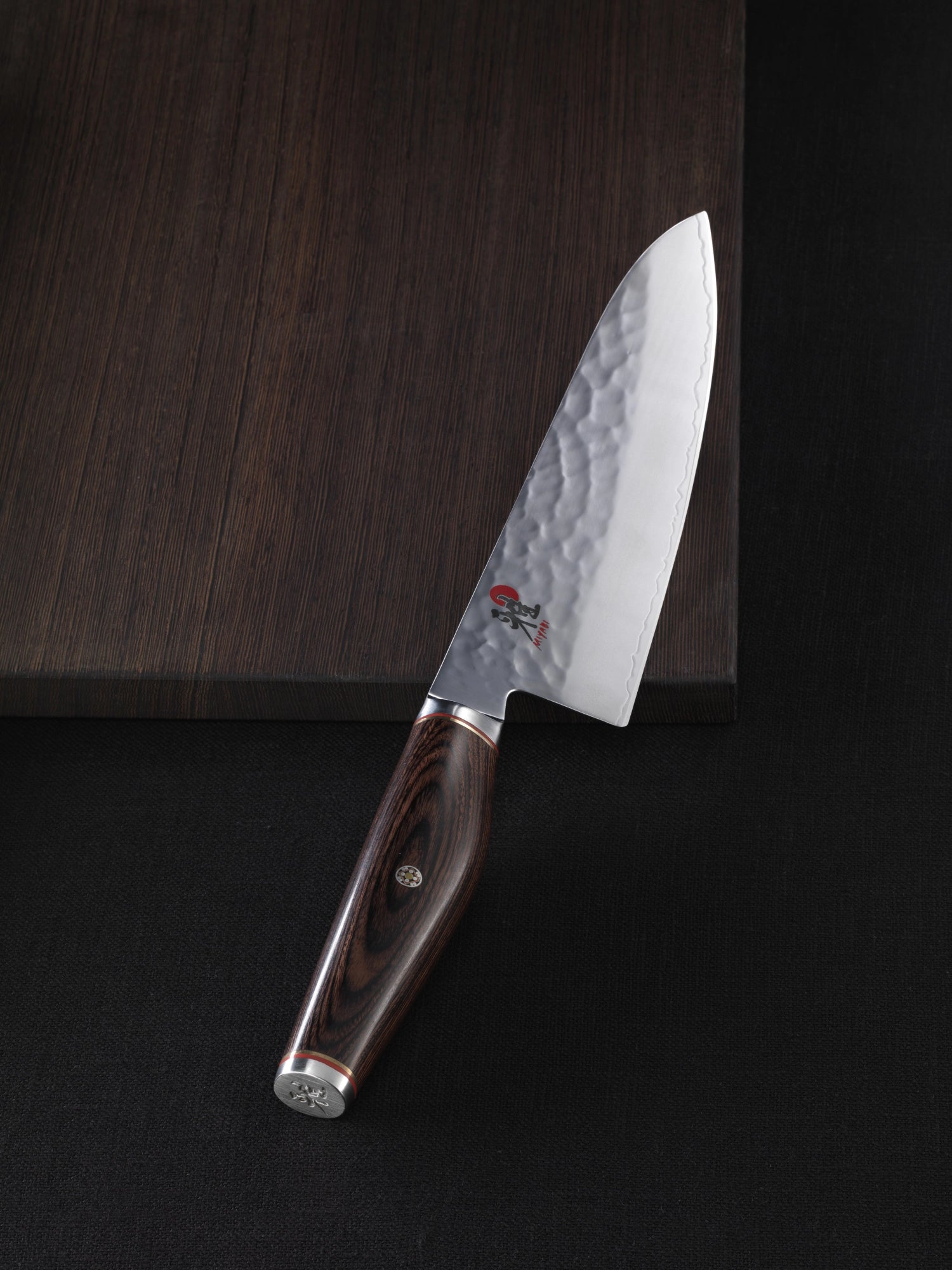 Elegantes MIYABI 6000MCT Shotoh Damastmesser, 130mm, perfekt für feine Schneidarbeiten, vereint handwerkliche Kunst und moderne Technik.