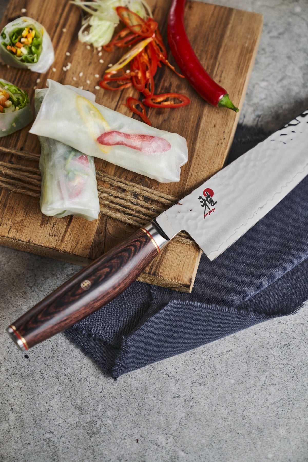 MIYABI 6000MCT Gyutoh, 200mm in Braun präsentiert im Onlineshop von KAQTU Design AG. Damastmesser ist von Miyabi