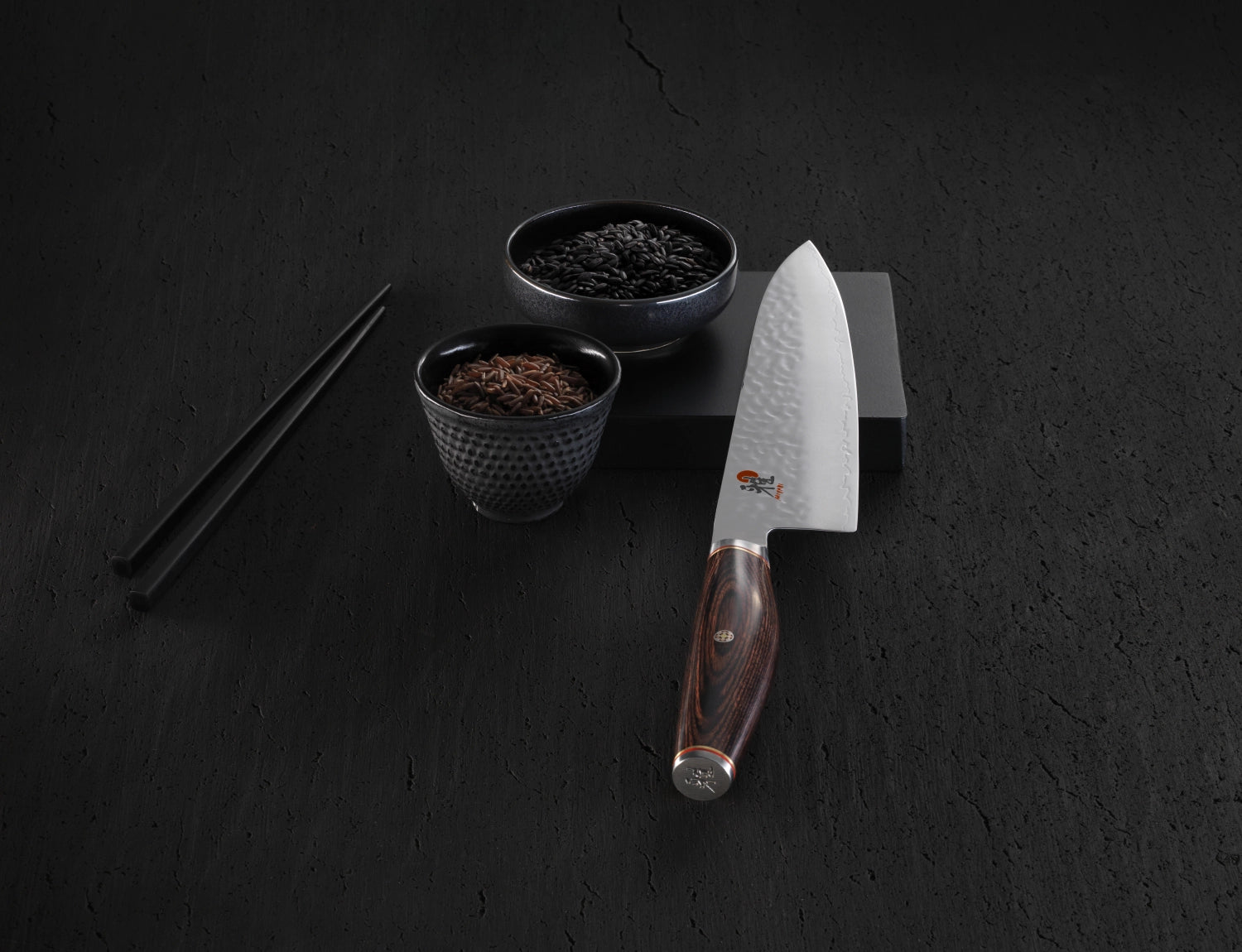 MIYABI 6000MCT Gyutoh, 240mm – hochwertiges Damastmesser mit scharfer Klinge, perfekt für präzises Schneiden und anspruchsvolle Küchenaufgaben.