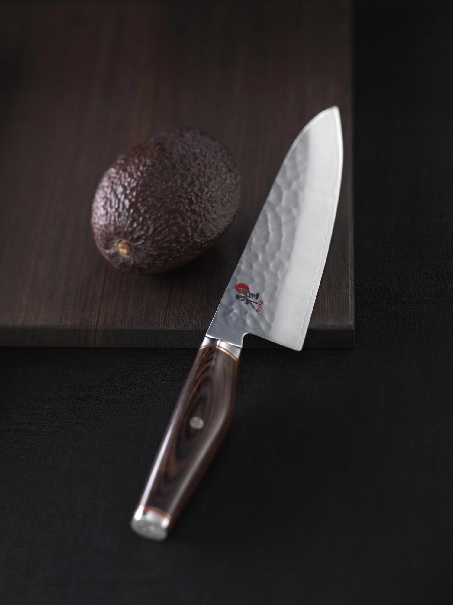 MIYABI 6000MCT Gyutoh, 240mm – hochwertiges Damastmesser mit scharfer Klinge und ergonomischem Griff, perfekt für präzises Schneiden.