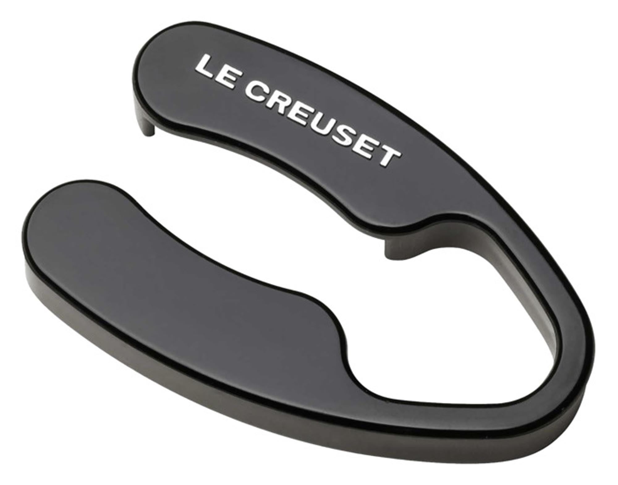 Der Stonecast Cornflower Blue Triangel Teller (26,5 cm) von Churchill besticht durch handbemaltes Porzellan und elegantes Design.