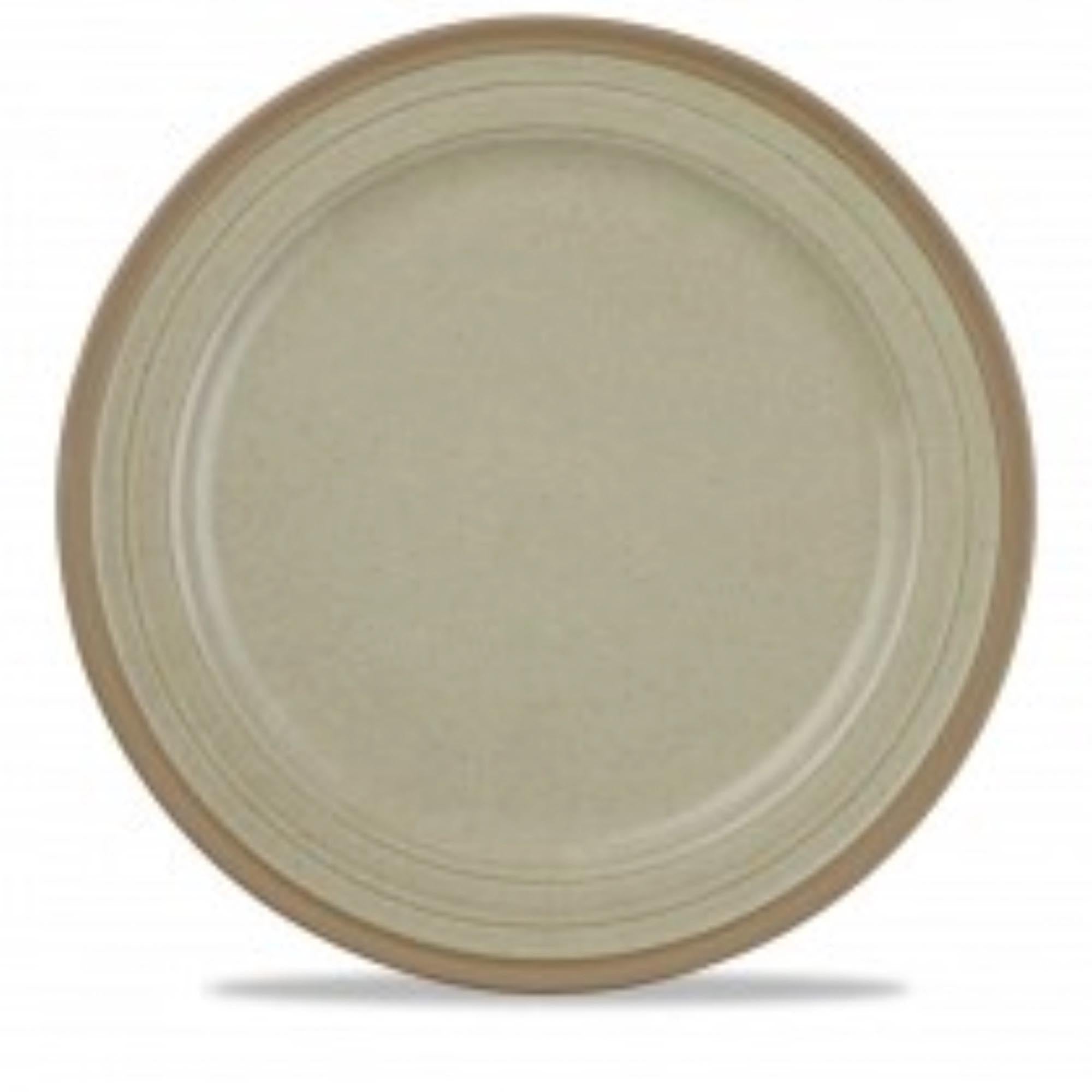 Entdecken Sie den 33 cm Igneous Teller von Churchill: robustes Porzellan, spülmaschinenfest, elegantes Design, ideal für Gastronomie und private Anlässe.