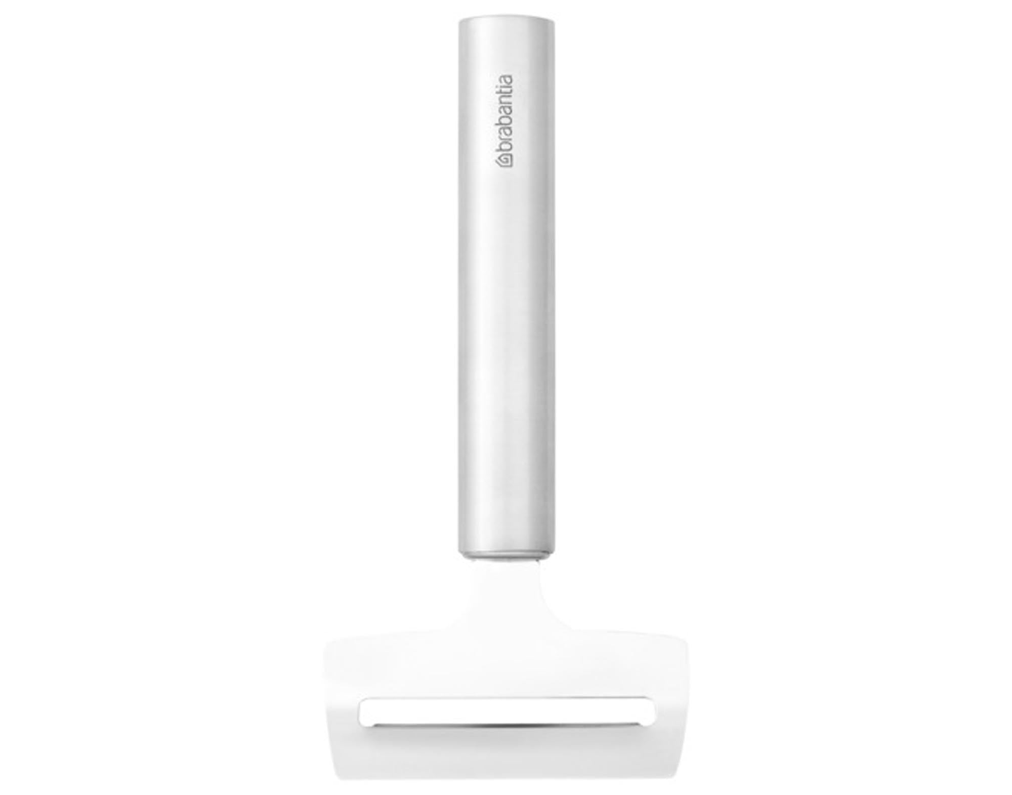 Der Stonecast Berry Red Triangel Teller von Churchill, 26,5 cm, besticht durch seine lebendige Farbe und robuste Porzellanqualität.