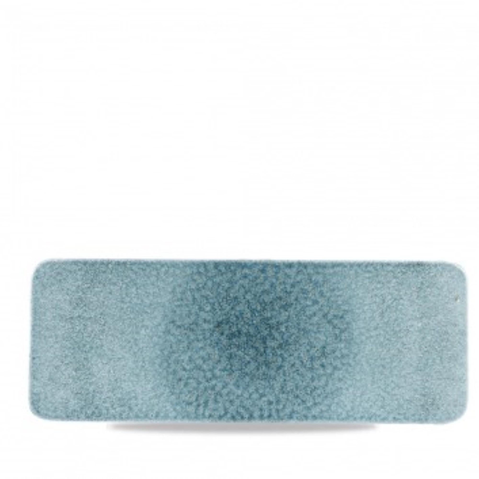 Die S.P. Raku Topaz Blue Platte von Churchill, 37.6x14cm, besticht durch ihre langlebige, kratzfeste, tiefblaue Glasur und vielseitige Einsatzmöglichkeiten.