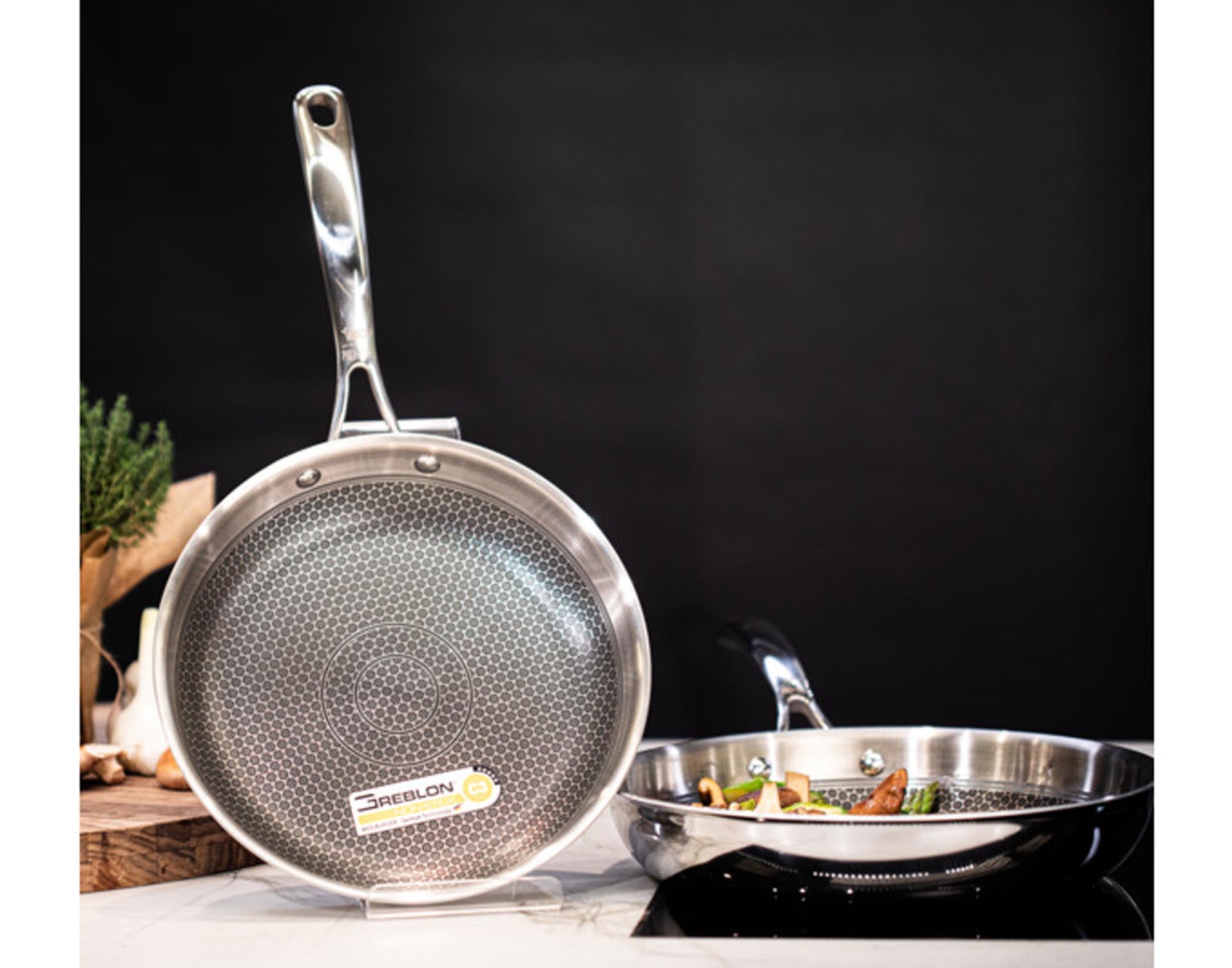 Die ELO Bratpfanne Premium Relief ø 24 cm vereint hochwertige Materialien und innovative Technik für perfekte Bratergebnisse. Ideal für alle Herdarten!