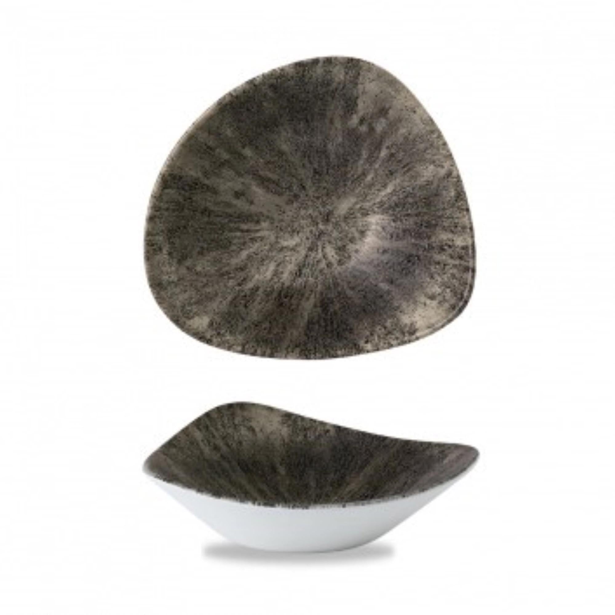 Elegante, dreieckige Schüssel aus kratzfestem Steinzeug, 23.5 cm, in mattem Schwarz. Ideal für Salate, Beilagen, Desserts. Spülmaschinen- und mikrowellengeeignet.