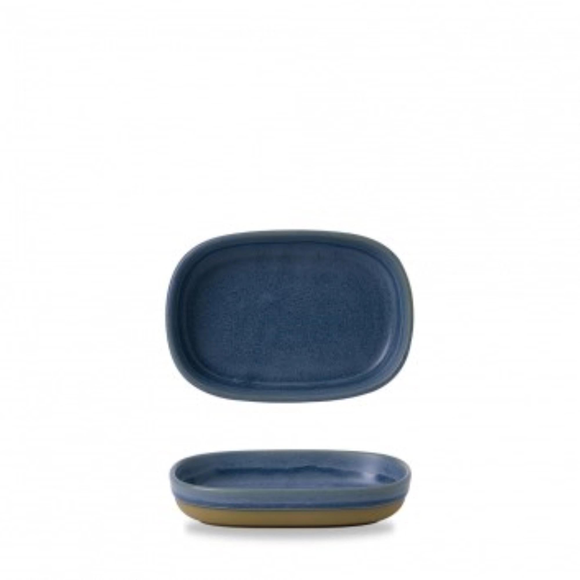 Elegante, blaue Porzellanplatte (17,3x11,9x3,3cm) von Churchill, ideal für Tapas und Desserts. Spülmaschinen- und mikrowellengeeignet.