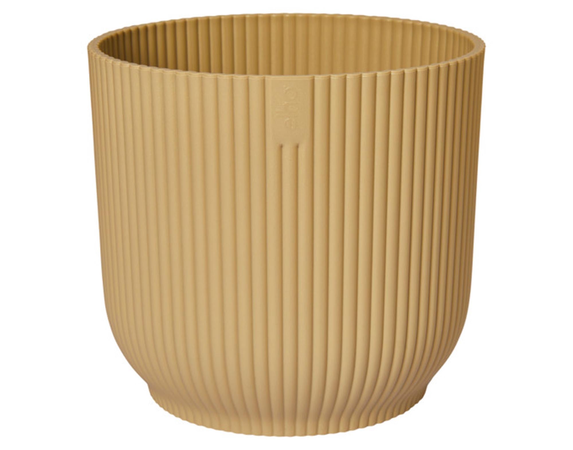 Entdecken Sie das ELHO Pflanzengefäß Vibes fold rund in buttergelb (ø 14 cm) – nachhaltig, wetterfest und ideal für gesunde Pflanzen! Modernes Design trifft auf umweltfreundliche Materialien.