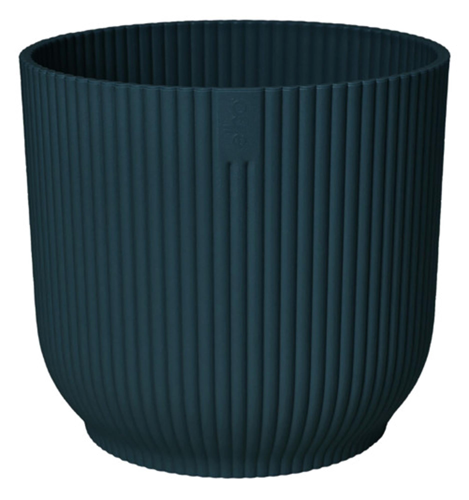 Entdecken Sie das ELHO Pflanzengefäß Vibes fold rund in deep blue (ø 25 cm) – umweltfreundlich, stilvoll und ideal für Ihre Pflanzen im Innen- und Außenbereich.