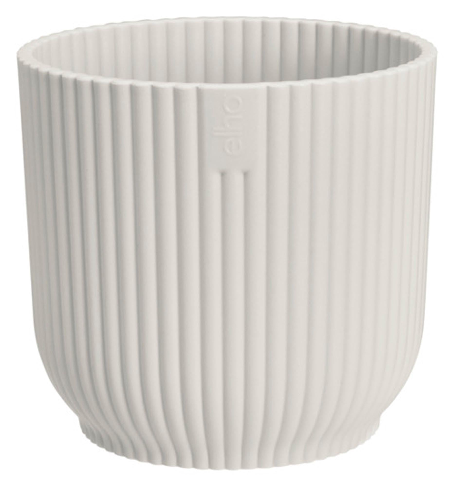 Entdecken Sie das ELHO Pflanzengefäß Vibes fold rund in seidenweiß (ø 11 cm) – nachhaltig, leicht, elegant und ideal für Innen- und Außenbereich.