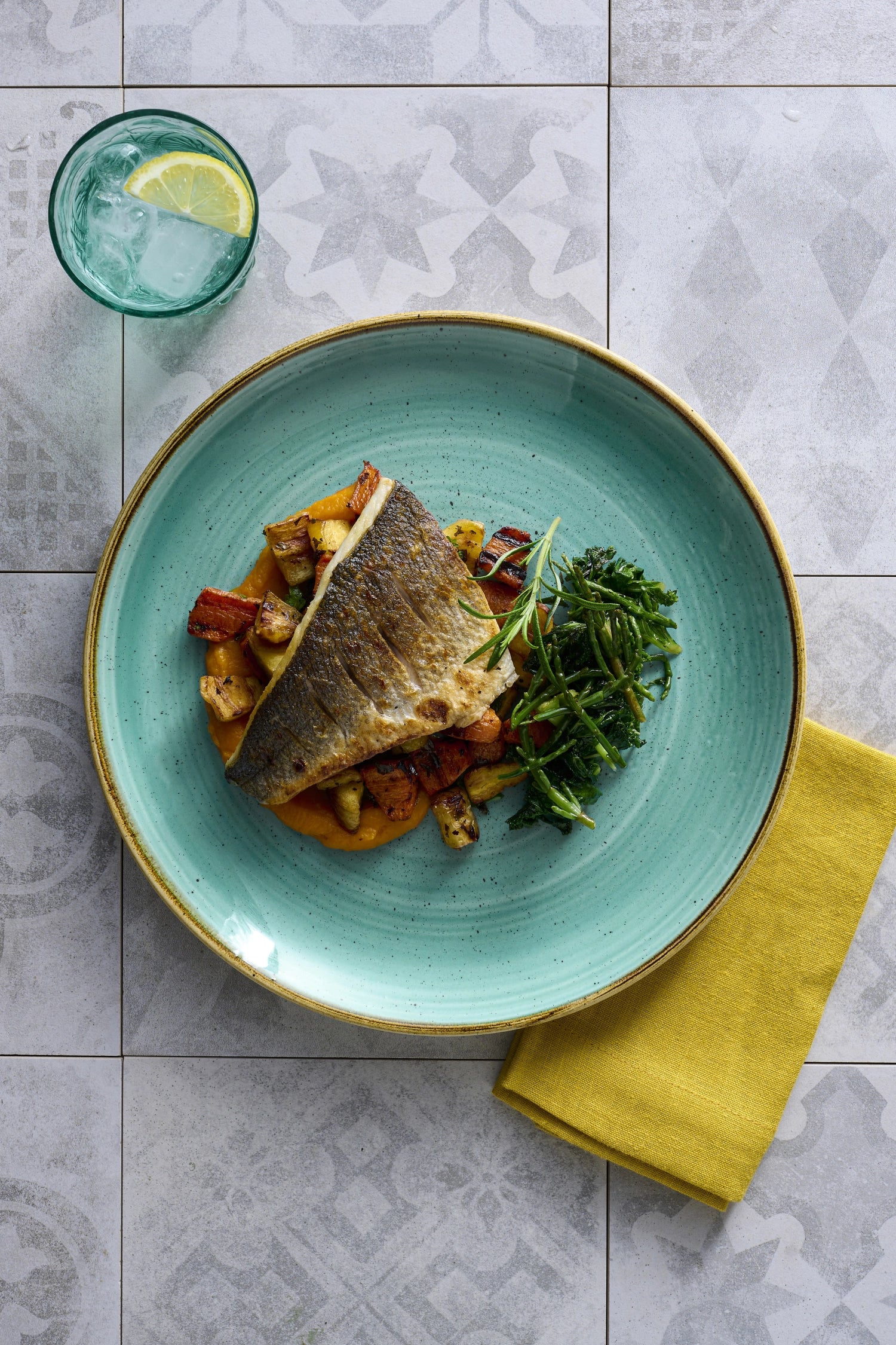 Erleben Sie den stilvollen Stonecast Mint Coupe Teller Flach (21,7 cm) von Churchill. Robustes Porzellan, handgefertigte Akzente und modernes Design für jede Tischdekoration.