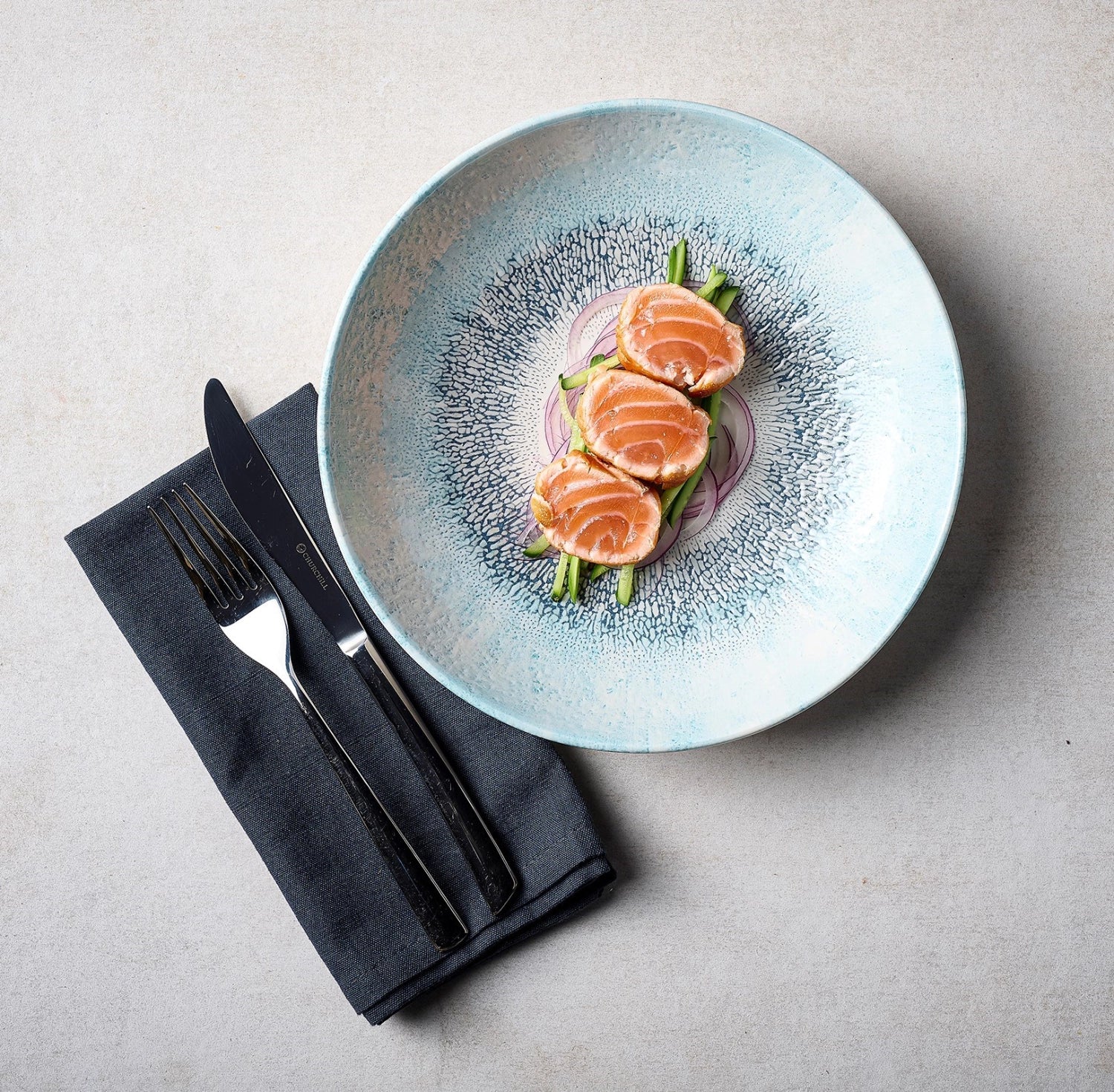 Entdecken Sie den Fusion Aquamarine Coupe Teller (21.7 cm) von Churchill – elegantes Design, langlebiges Porzellan, perfekt für jede Tischdekoration.