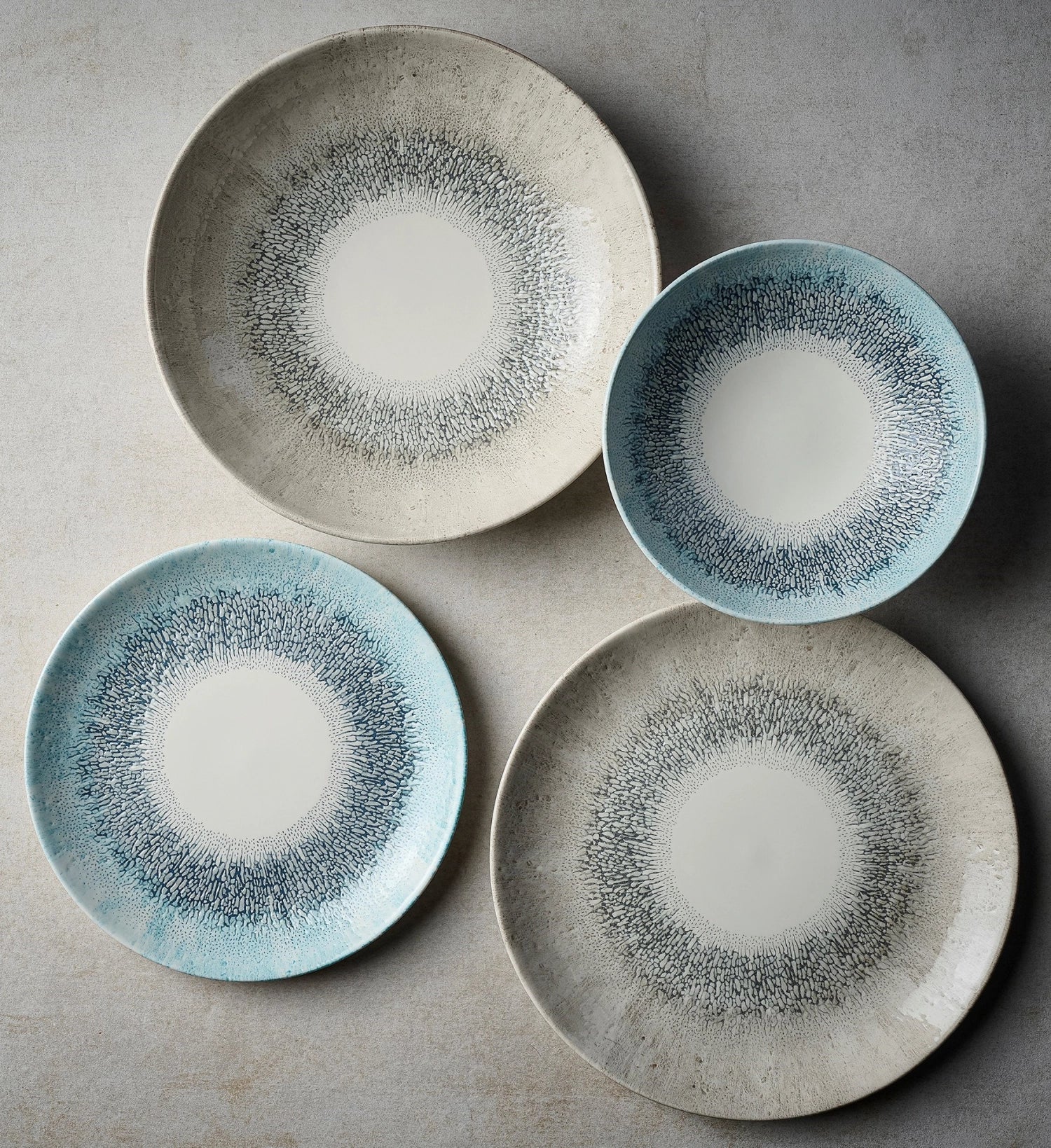 Der Fusion Aquamarine Coupe Teller von Churchill (18.2 cm) vereint Funktionalität und Stil. Perfekt für Suppen und Salate, spülmaschinenfest und elegant.