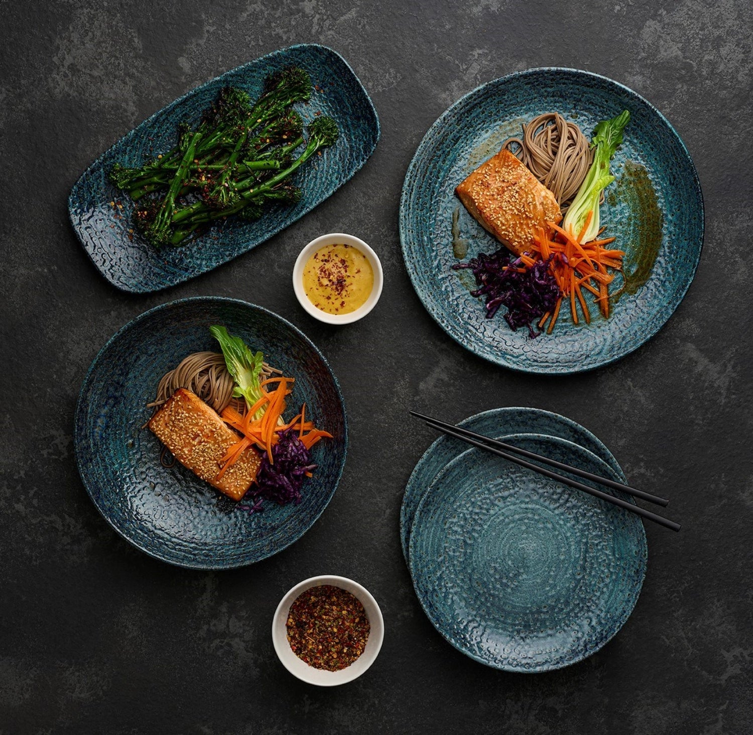 Der Homespun Chroma Marine Coupe Teller tief 24.8cm von Churchill bietet eine elegante Form und ist ideal für vielfältige Gerichte. Hochwertiges Porzellan, mikrowellengeeignet und leicht zu reinigen.