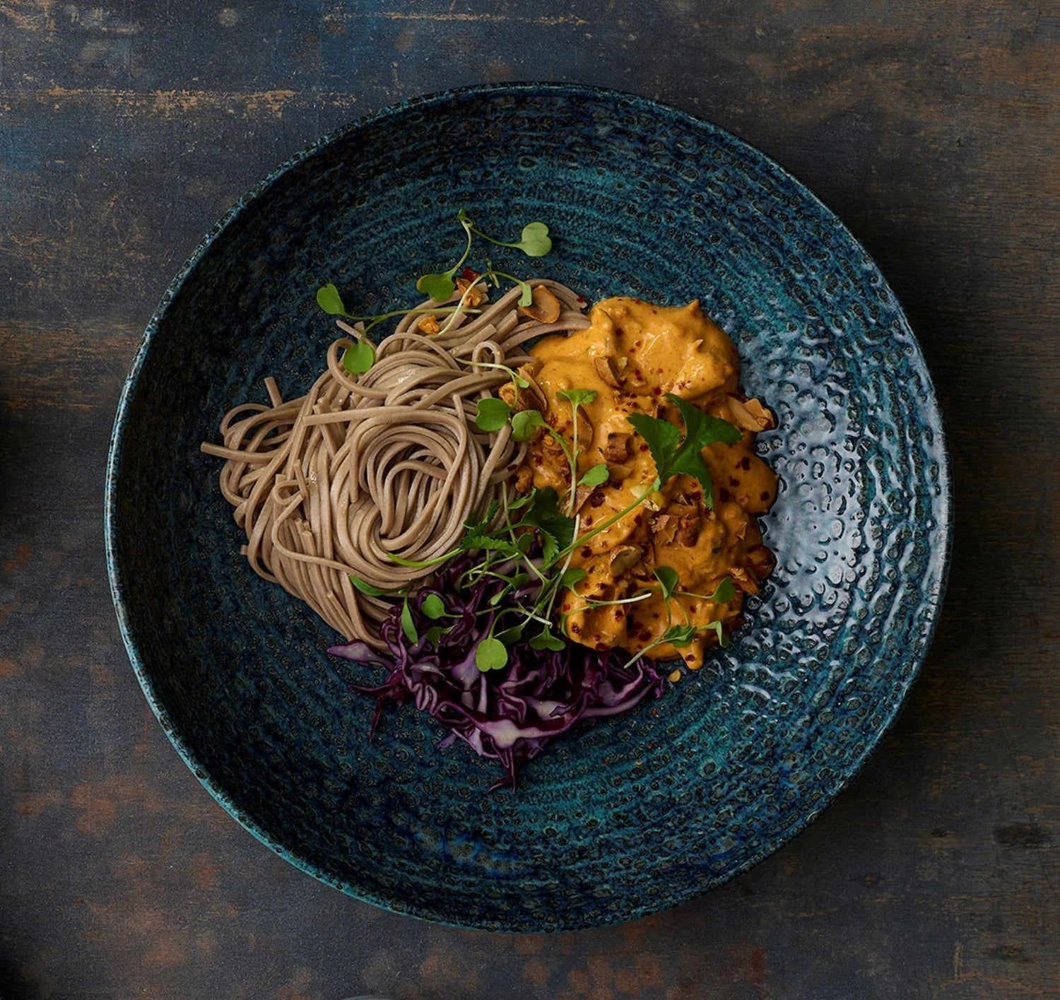 Die Homespun Chroma Marine Coupe Teller tief 18.2cm von Churchill vereinen maritimes Design mit Funktionalität. Ideal für Suppen, Pasta und Salate.