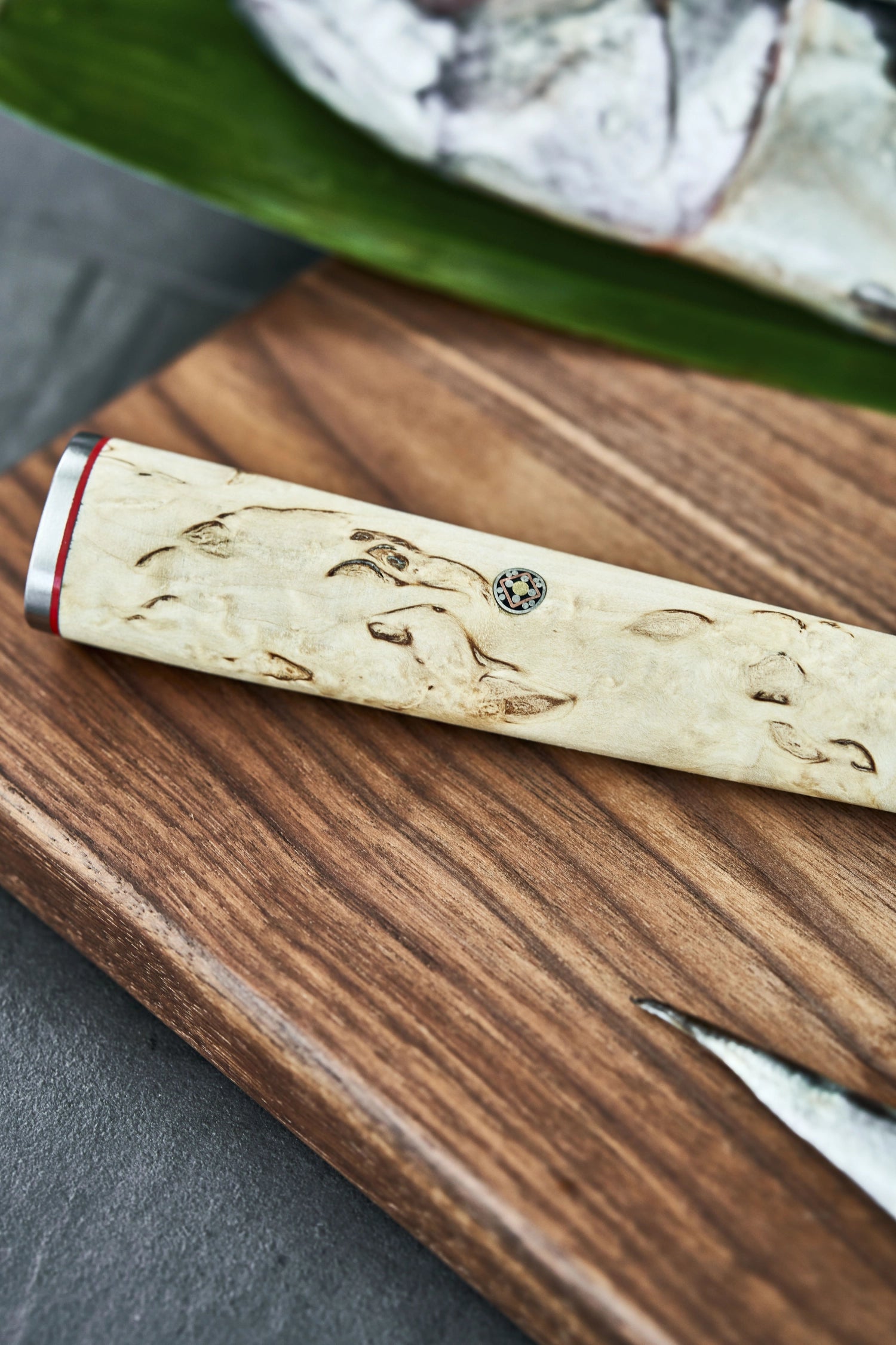 Entdecken Sie das MIYABI 5000MCD GYUTOH 200mm: Eine meisterhaft gefertigte Klinge aus MC66-Stahl, die Präzision und Eleganz in Ihre Küche bringt.