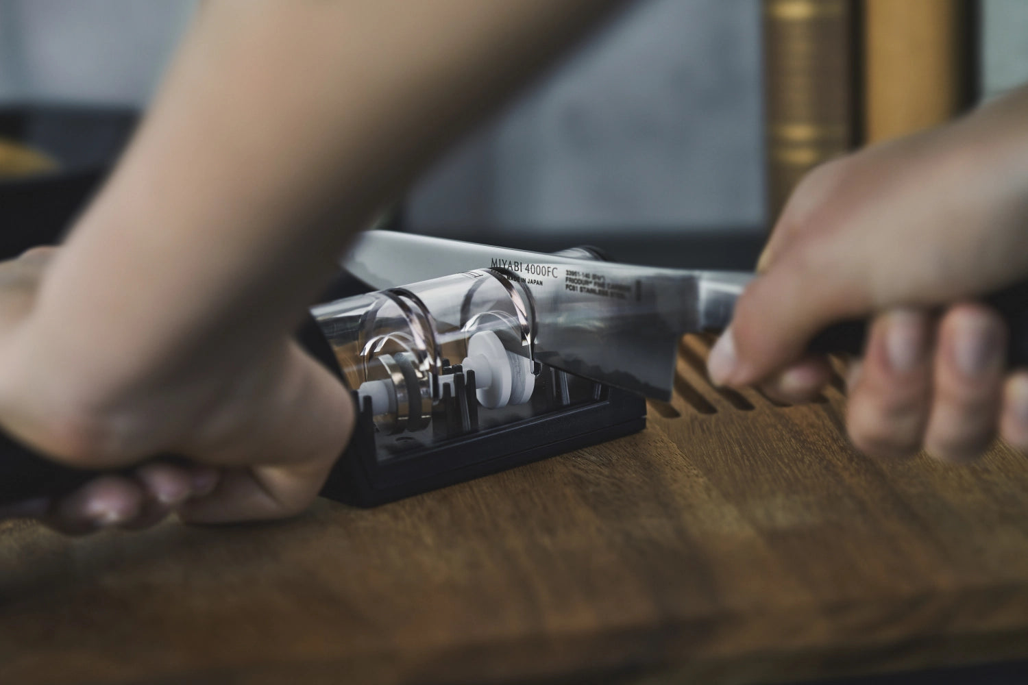 Miyabi Aiguiseur de couteaux (diamant et rouleau en céramique)