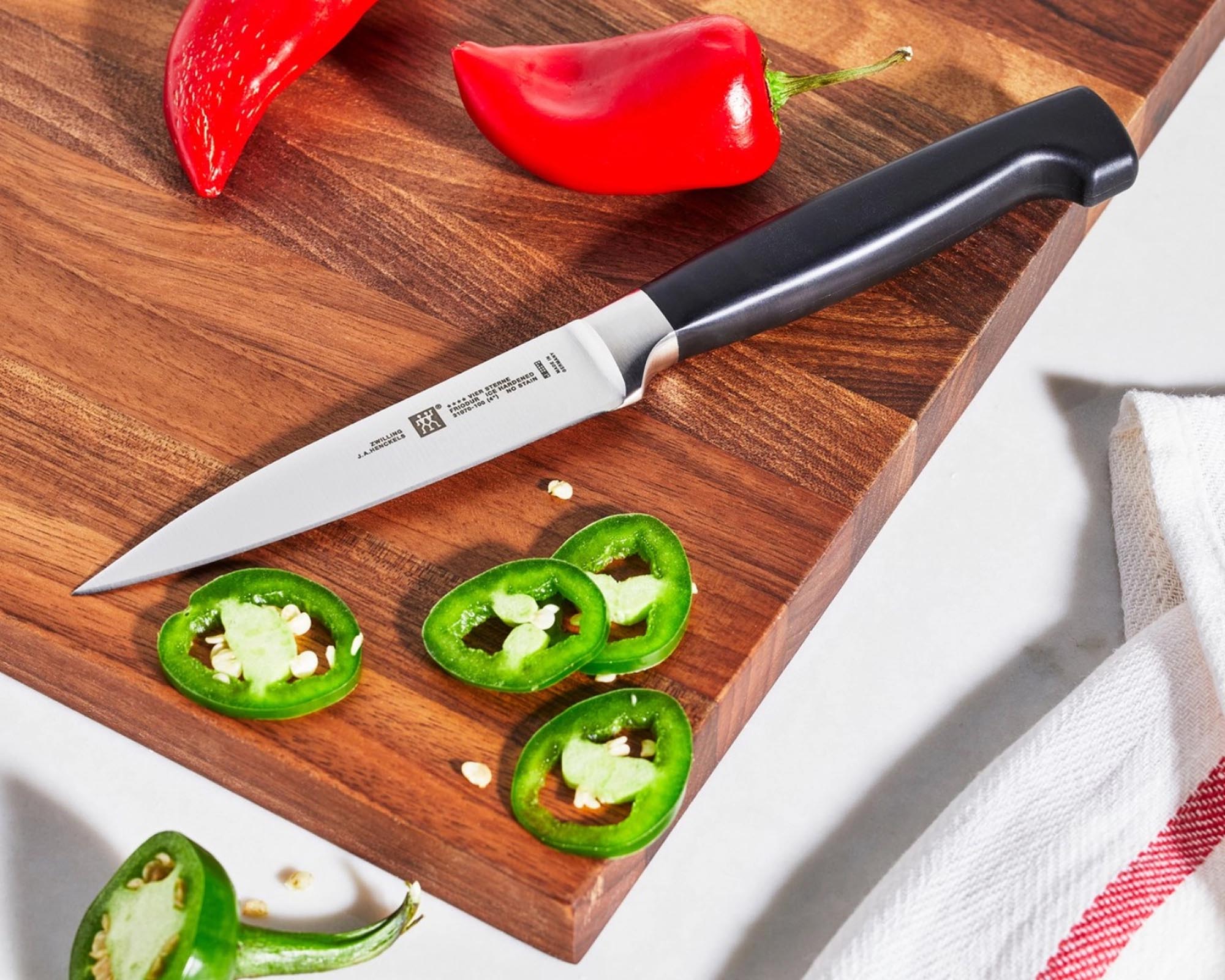 Zwilling Four Star: Perfekte Messer für präzises Schneiden.