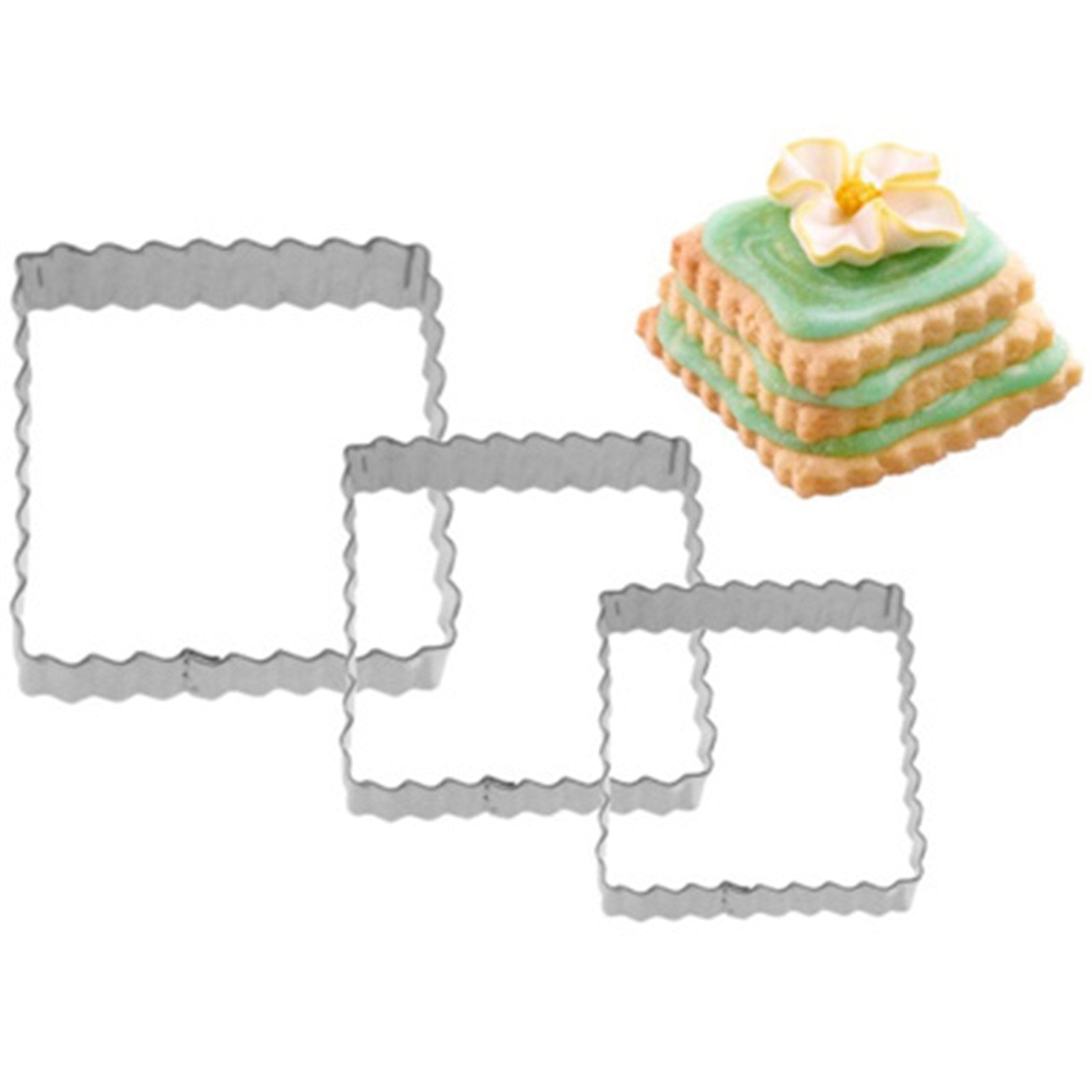 Set aus 3 quadratischen, gewellten Ausstechformen (4, 5, 6 cm) von Westmark, ideal für Backprojekte und kreative Dekorationen.