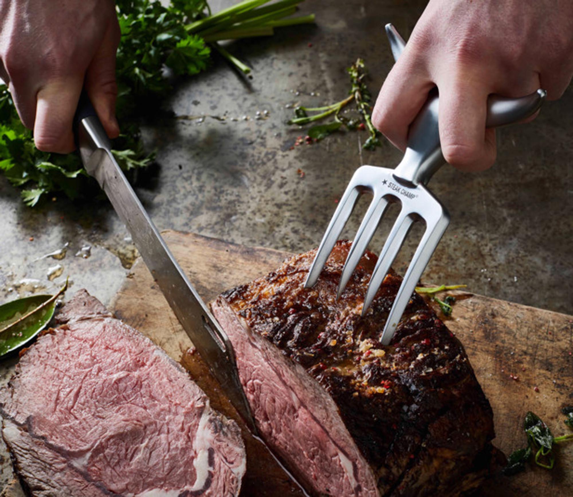 Die Bull Fork von STEAK CHAMP: Edelstahlzinken, Holzgriff, ideal für Grillmeister und BBQ-Fans. Funktional und langlebig.