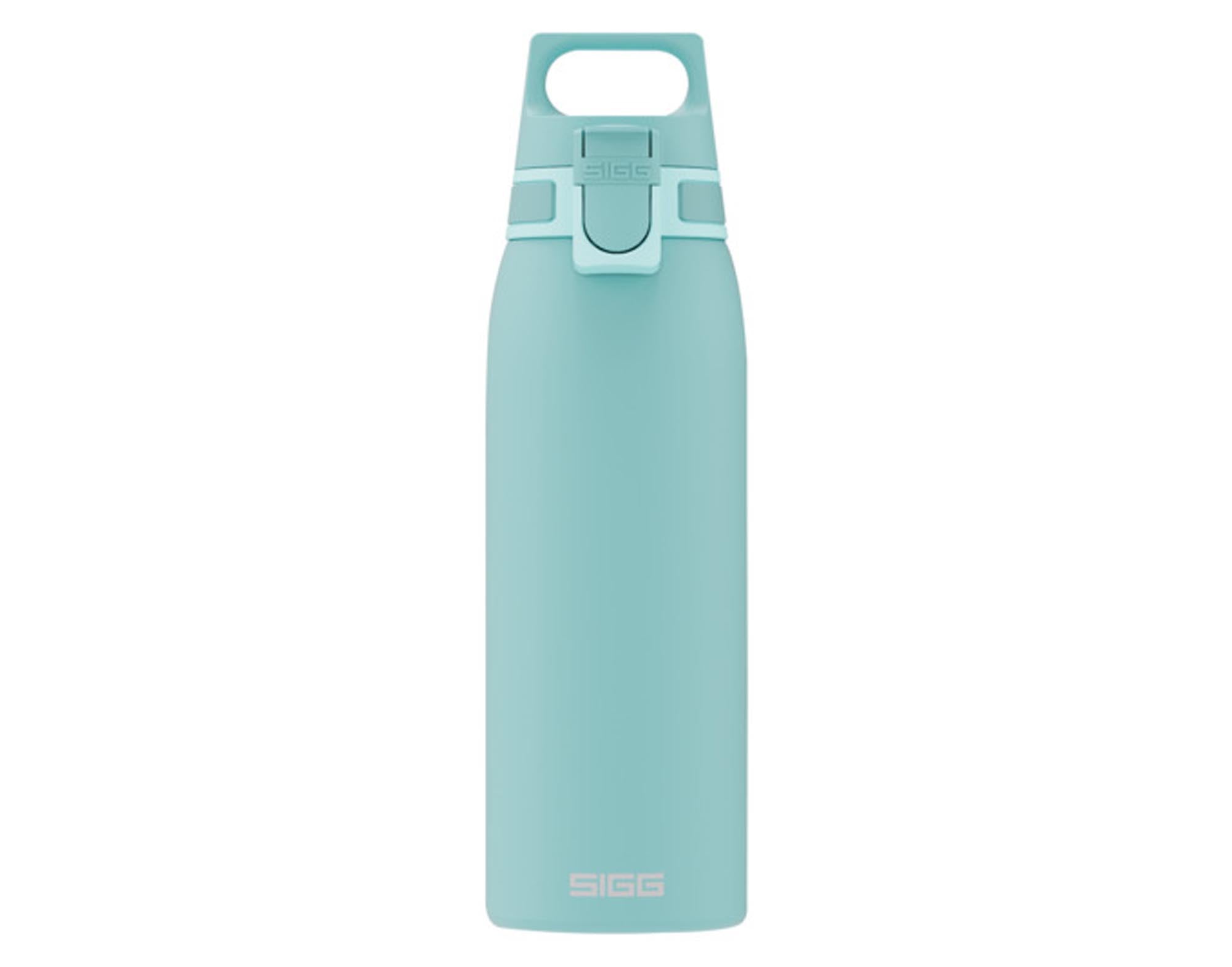 Entdecken Sie die SIGG Trinkflasche Bottle Shield One glacier 1 l – ideal für Outdoor-Aktivitäten, aus hochwertigem Aluminium, mit modernem Design und auslaufsicherem Verschluss.