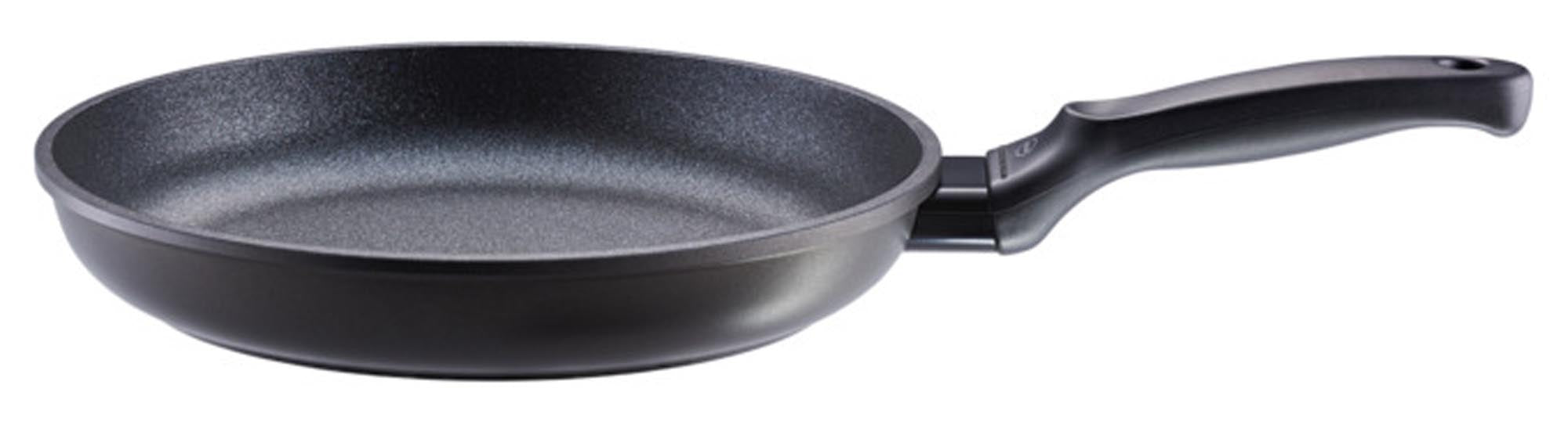 Entdecken Sie die RÖSLE Bratpfanne Cadini ProResist ø 24 cm – robust, mit Antihaftbeschichtung, ideal für fettfreies Braten und einfache Reinigung.