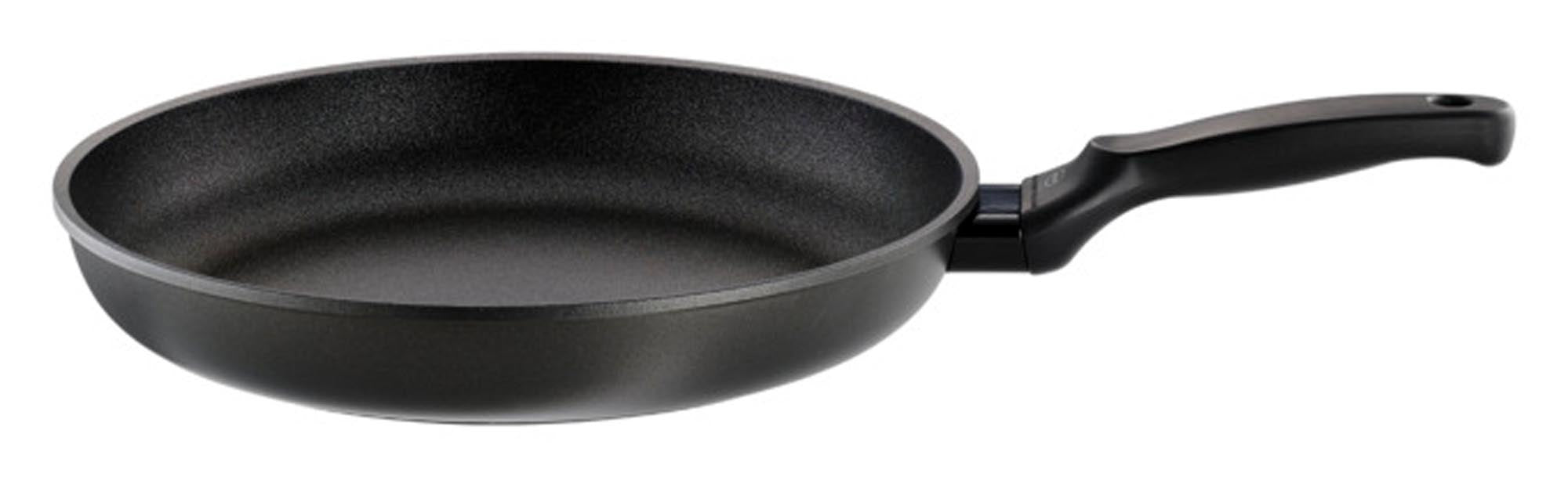 Entdecken Sie die RÖSLE Bratpfanne Cadini ProResist ø 32 cm – ideal für alle Herdarten, kratzfest, mit Antihaftbeschichtung für perfektes Braten.