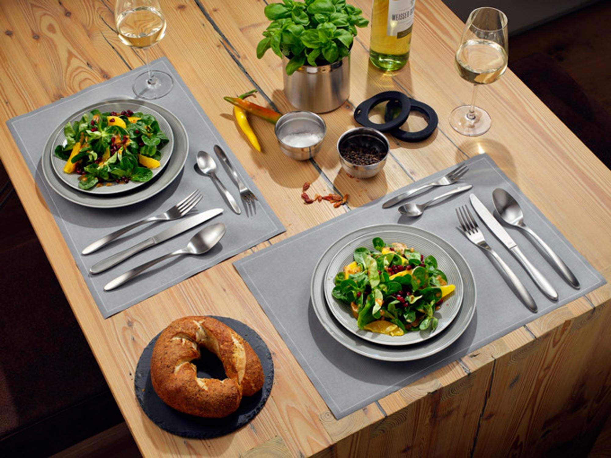 Elegantes 60-teiliges Besteckset von RÖSLE aus poliertem Edelstahl, ergonomisch, langlebig, spülmaschinenfest, für jeden Anlass.