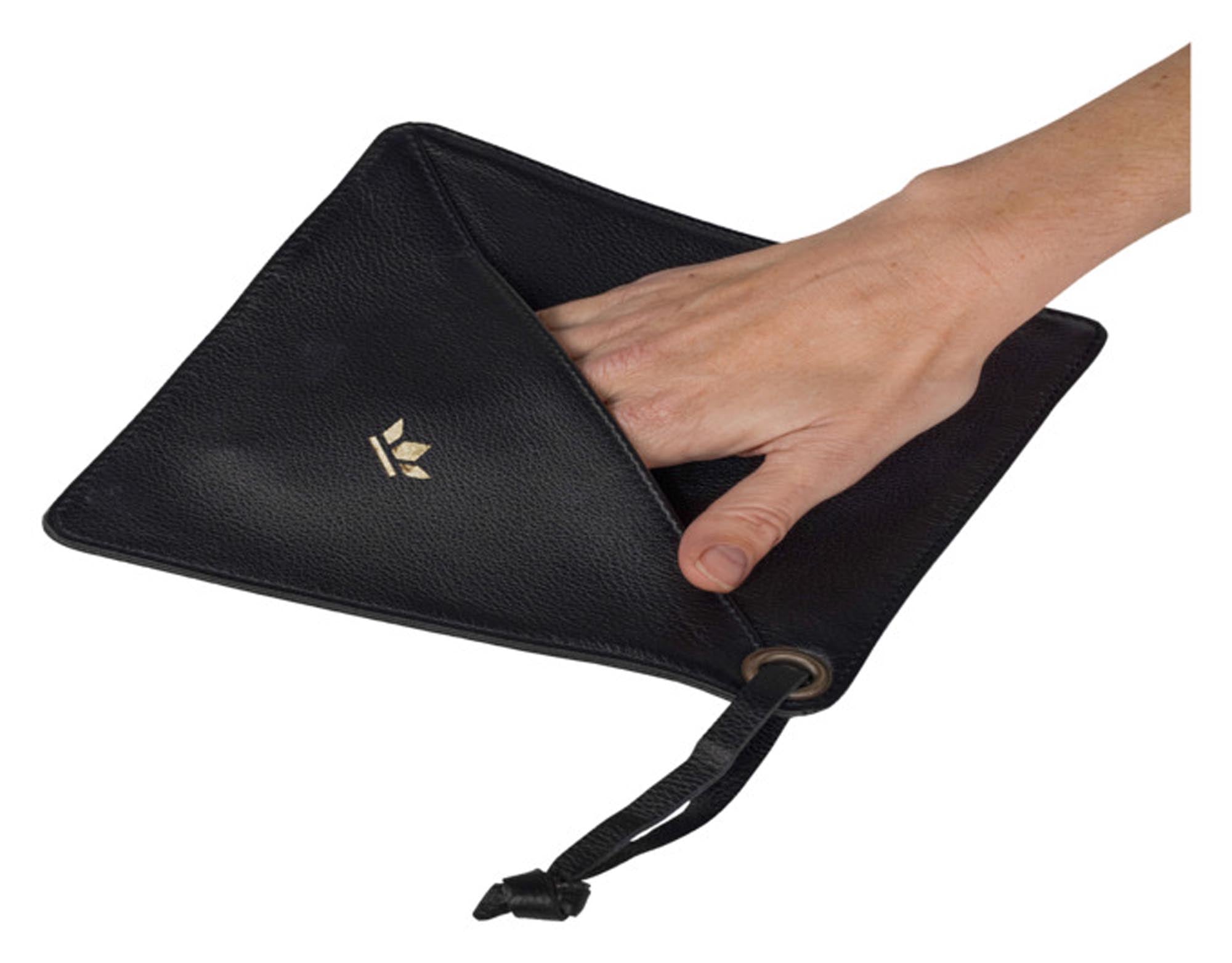 Stilvolle, hitzebeständige Topflappen aus Leder in Vintage-Optik, 20x20 cm, von DUTCHDELUXES – ideal für moderne Küchen.