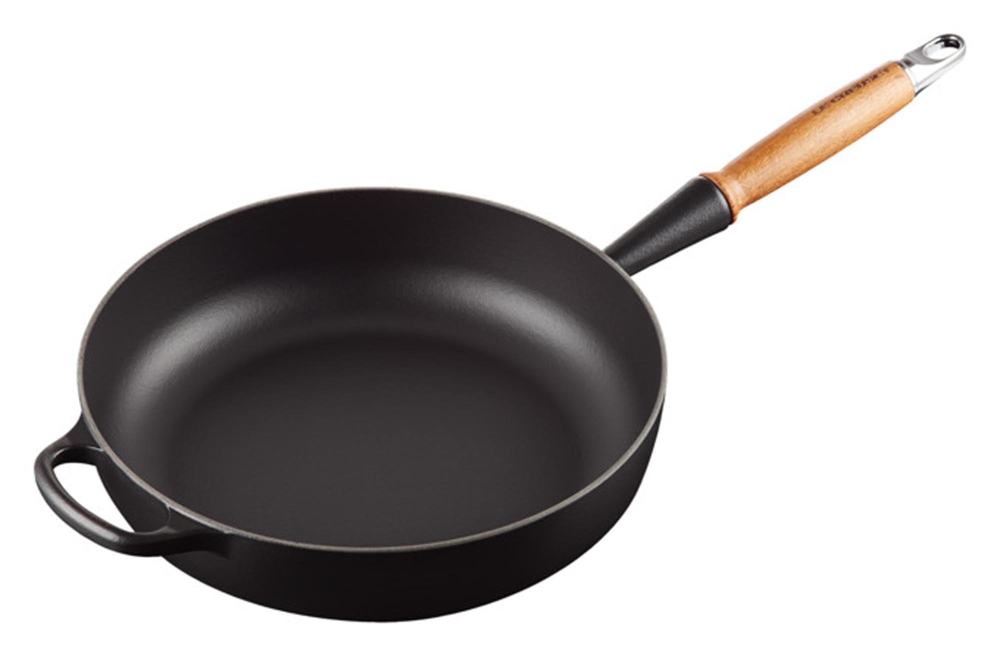 Entdecken Sie die LE CREUSET Sauteuse schwarz ø 28 cm – ideal für gleichmäßiges Garen, pflegeleicht und für alle Herdarten geeignet.