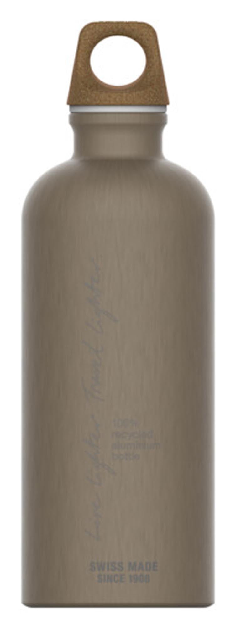 Entdecken Sie die SIGG Traveller Bottle MyPlanet Lighter Plain 0.6 l – die nachhaltige, leichte Trinkflasche für Sport, Reisen und Outdoor-Aktivitäten.