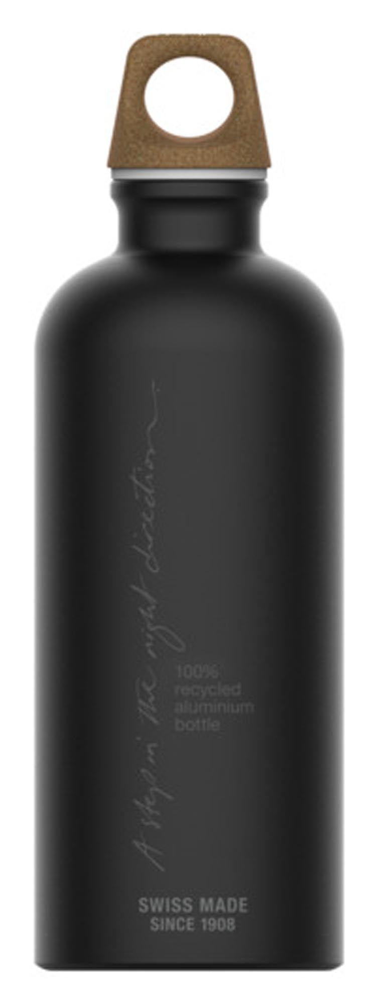 Leichte, BPA-freie 1L SIGG Aluminiumflasche: geschmacksneutral, auslaufsicher, ideal für Outdoor & nachhaltig.