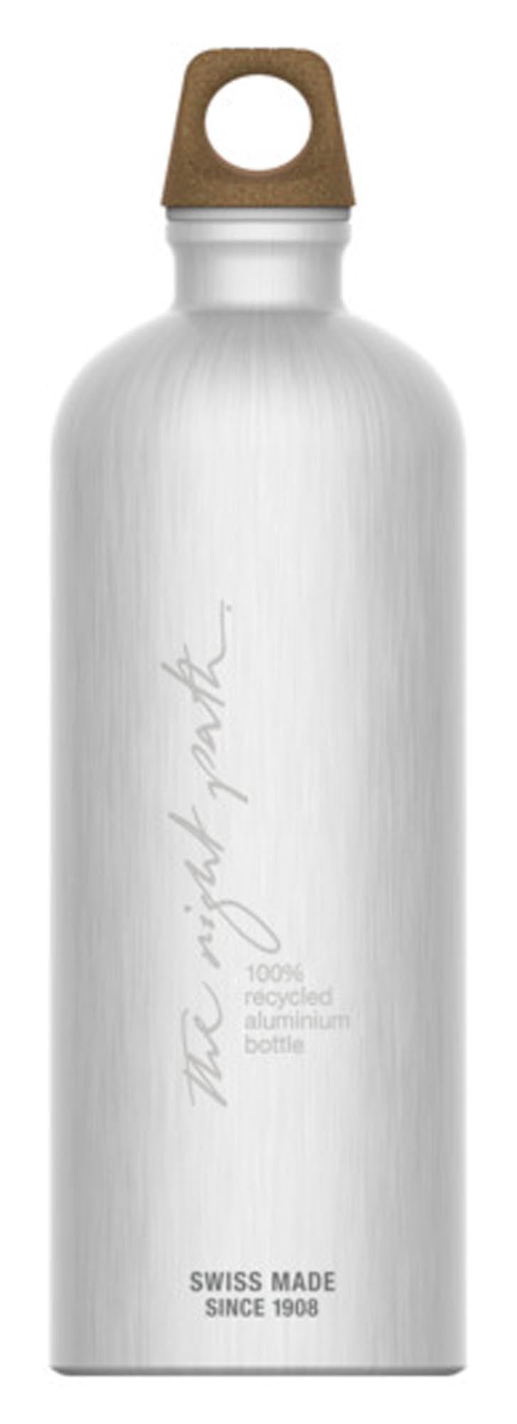 Entdecken Sie die SIGG Traveller Bottle MyPlanet Path Plain 1 l – die nachhaltige, BPA-freie Trinkflasche für Sport und Alltag. Robust, leicht und umweltfreundlich!