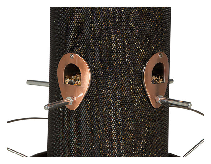 Verleihen Sie Ihrem Garten mit der eleganten SIENA GARDEN Vogelfüttersäule aus Kupfer einen Hauch von Stil. Ideal für die Fütterung von Wildvögeln!