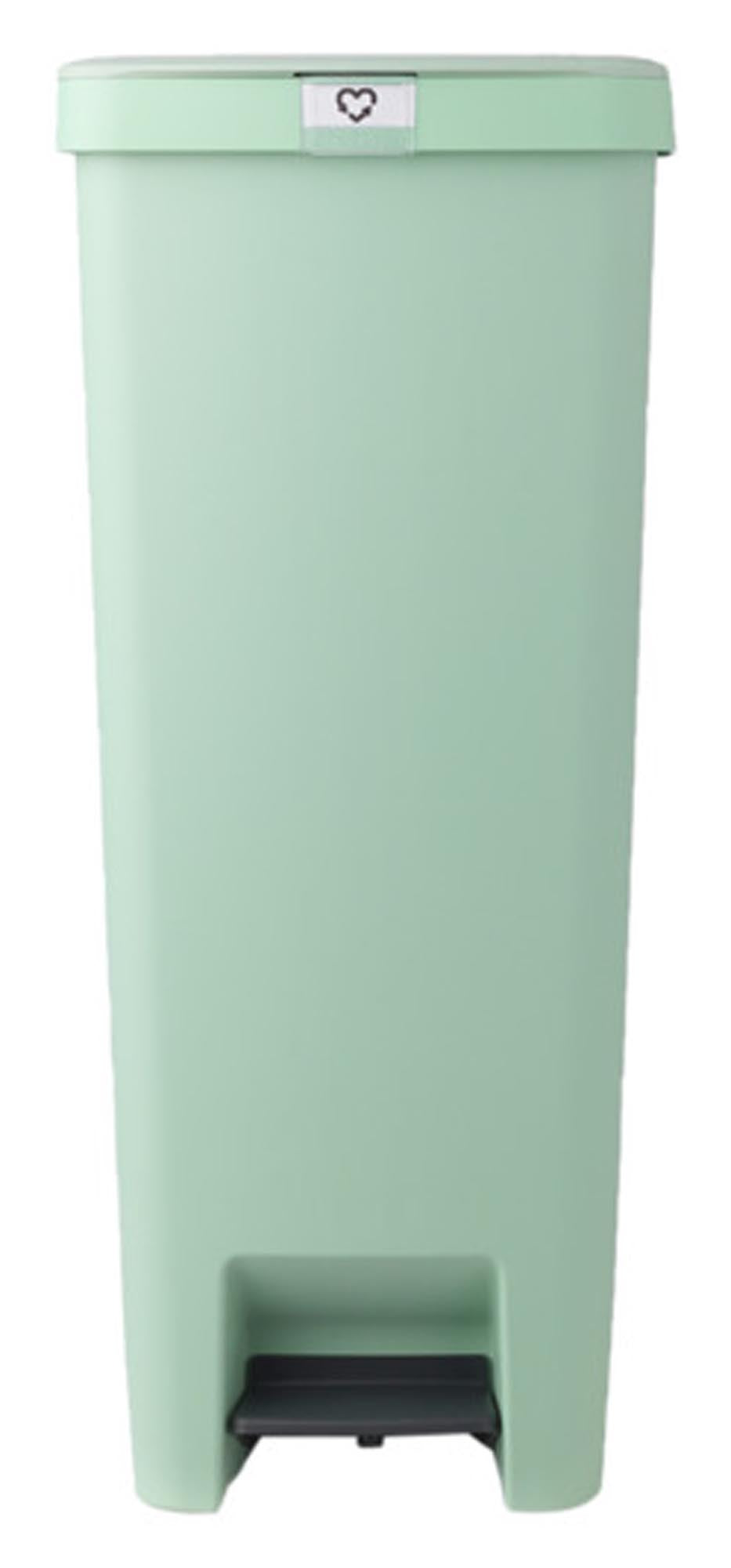Entdecken Sie den BRABANTIA Treteimer StepUp 40 l in jade green. Hochwertiger Edelstahl, hygienisches Fußpedal, modernes Design und umweltfreundliche Mülltrennung.