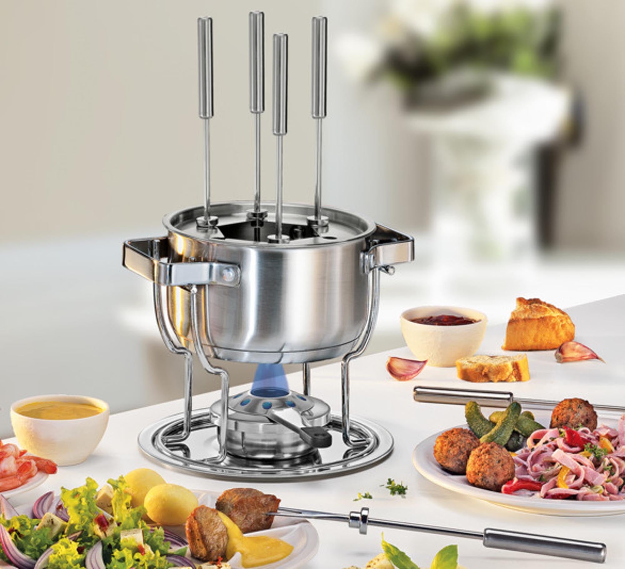 Elegante Fondue-Garnitur aus Edelstahl, ideal für gesellige Abende. Zeitloses Design, einfache Reinigung, perfekte Wahl für Fondue-Liebhaber.