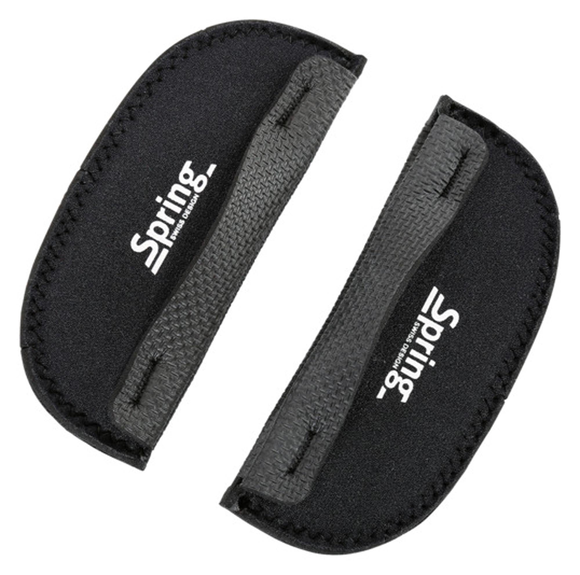 Entdecken Sie die SPRING Griffschutz XL Grips in Schwarz-Grau. Hitzebeständig, rutschfest und ergonomisch – ideal für sicheres Backen! 2er-Set.