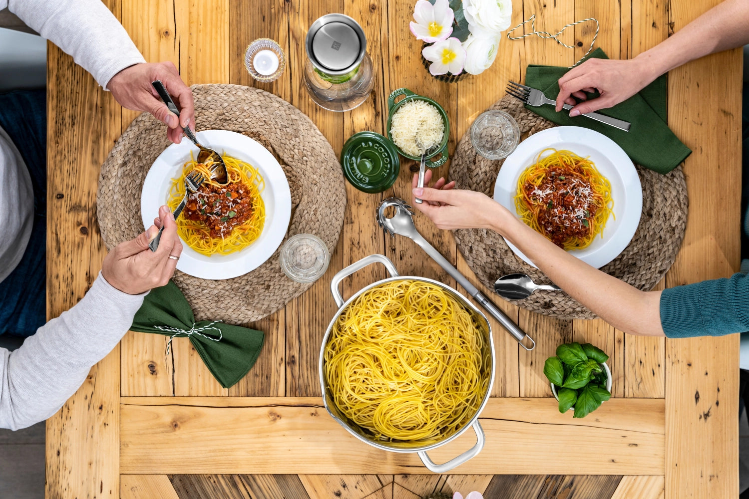 Erleben Sie den Zwilling Pro Pastalöffel (33,2 cm) – das perfekte Küchenwerkzeug für Pasta-Fans! Hochwertiger Edelstahl, ergonomisches Design und spülmaschinenfest.