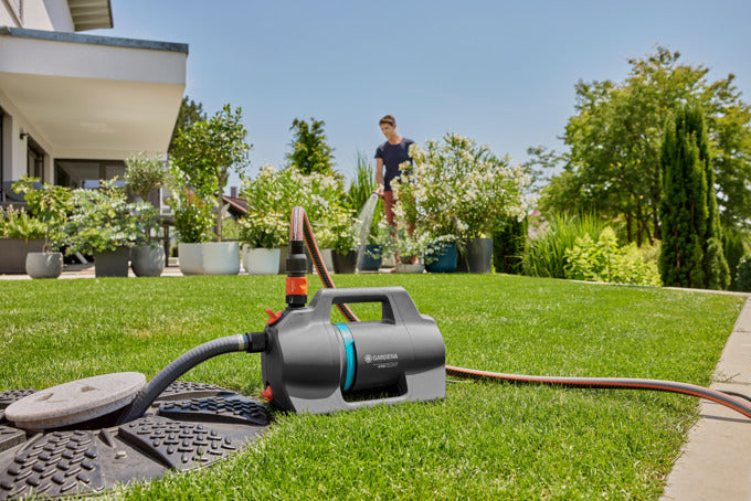 Entdecken Sie die GARDENA Gartenpumpe 4000 Silent CH – leise, leistungsstark und ideal für effiziente Gartenbewässerung. Robust und umweltfreundlich!