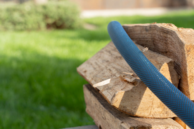 Entdecken Sie den GARDENA Liano™ Xtreme 3/4" 30 m Schlauch – leicht, robust und ideal für Ihre Gartenbewässerung. Perfekt für Sprinkler und Pumpen!