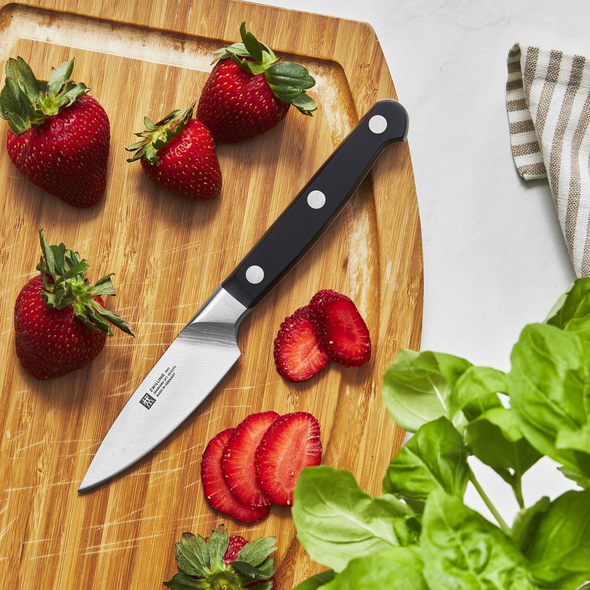 Zwilling Pro Messerset, 2-tlg. (Spick- & Kochmesser) in Schwarz präsentiert im Onlineshop von KAQTU Design AG. Küchenmesser ist von Zwilling Kitchen