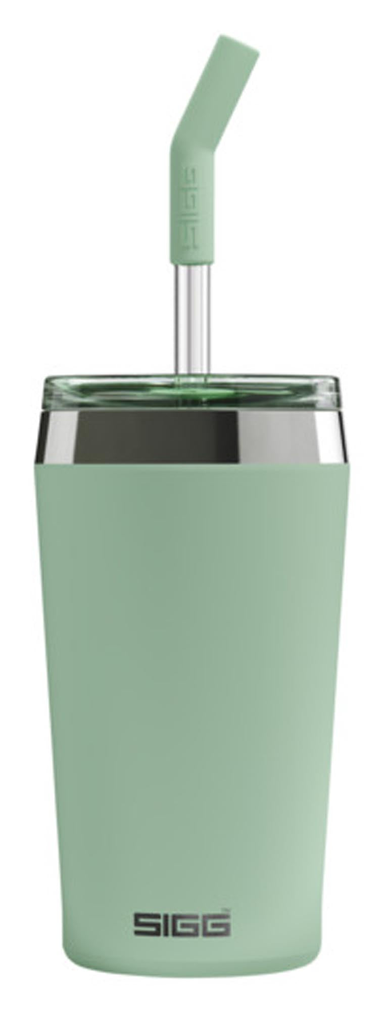 Entdecken Sie den SIGG Isolierbecher Tumbler Mug Helia 0.45 l in milky green. Ideal für Kaffee, Tee und Smoothies. Hochwertiger Edelstahl, BPA-frei, doppelwandige Isolierung für optimale Temperaturhaltung. Praktisches Design mit auslaufsicherem Deckel und ergonomischem Griff. Perfekt für unterwegs!