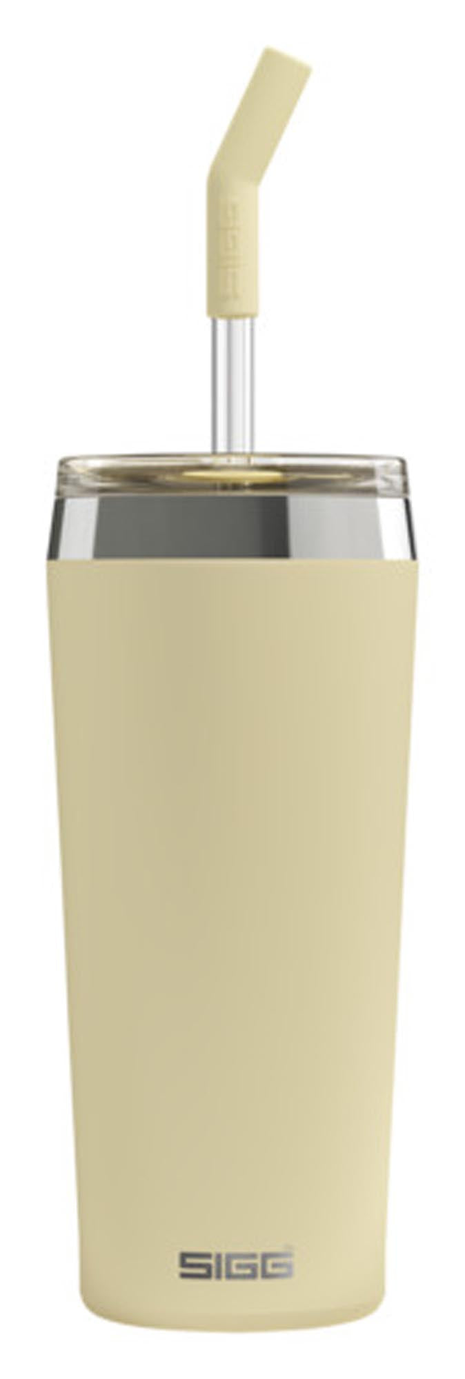 Entdecken Sie den SIGG Isolierbecher Tumbler Mug Helia in optimistischem Gelb. Mit 0.6 l Fassungsvermögen, doppelwandiger Vakuumisolierung und BPA-freiem Material genießen Sie heiße und kalte Getränke überall.