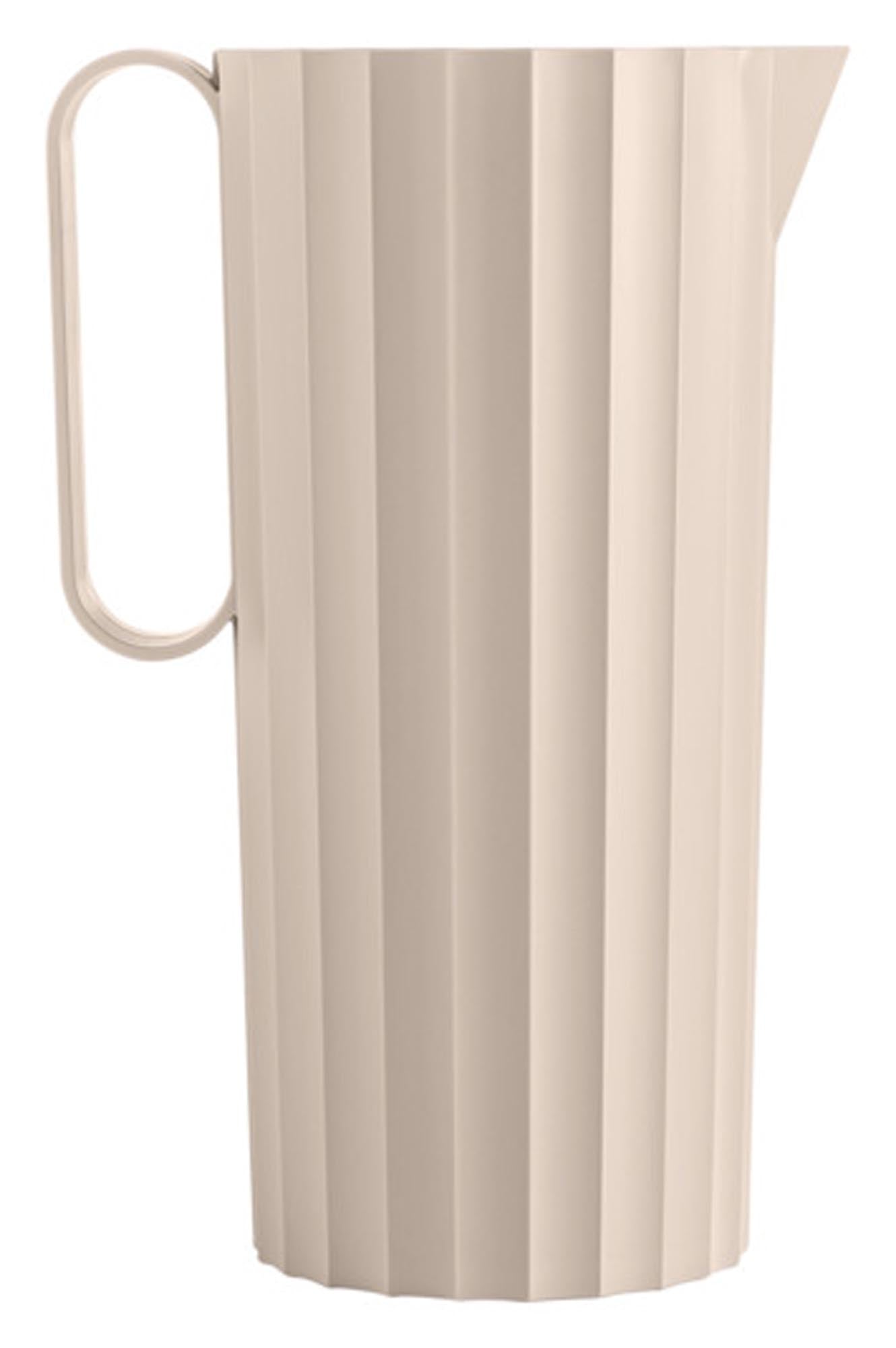 Entdecken Sie die elegante BLIM PLUS Karaffe Hydria in moka grey (1.7 l) – ideal für Wasser, Wein und stilvolle Tischpräsentationen. Hochwertiges, bleifreies Glas, spülmaschinenfest und tropffrei.