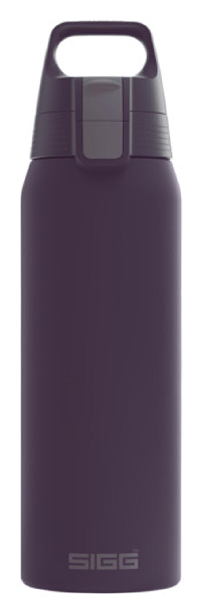 Entdecken Sie die SIGG Isolierflasche Shield Therm One 0.75 l in deep aubergine. Ideal für heiße und kalte Getränke, umweltfreundlich und stylish!