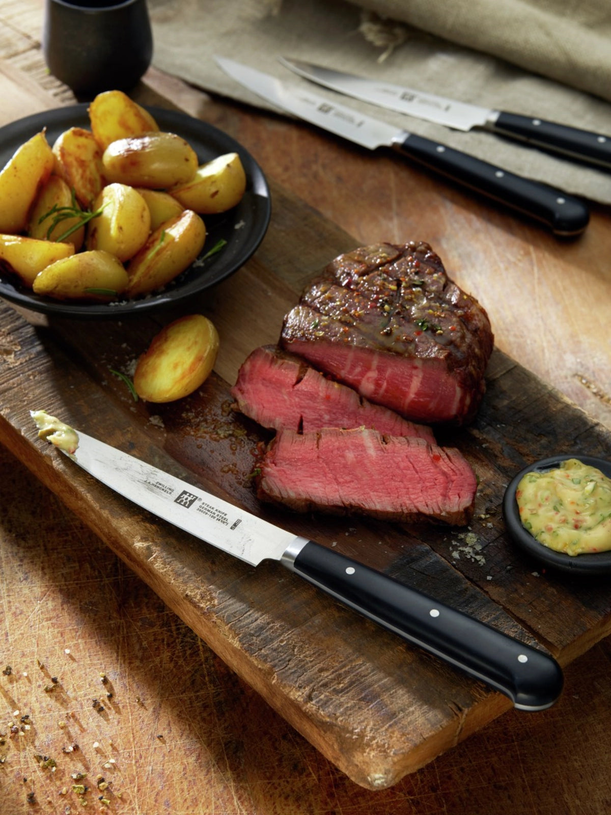 TWIN Steakmesser Set 4 tlg., 120 mm in Silber präsentiert im Onlineshop von KAQTU Design AG. Küchenmesser ist von Zwilling Kitchen